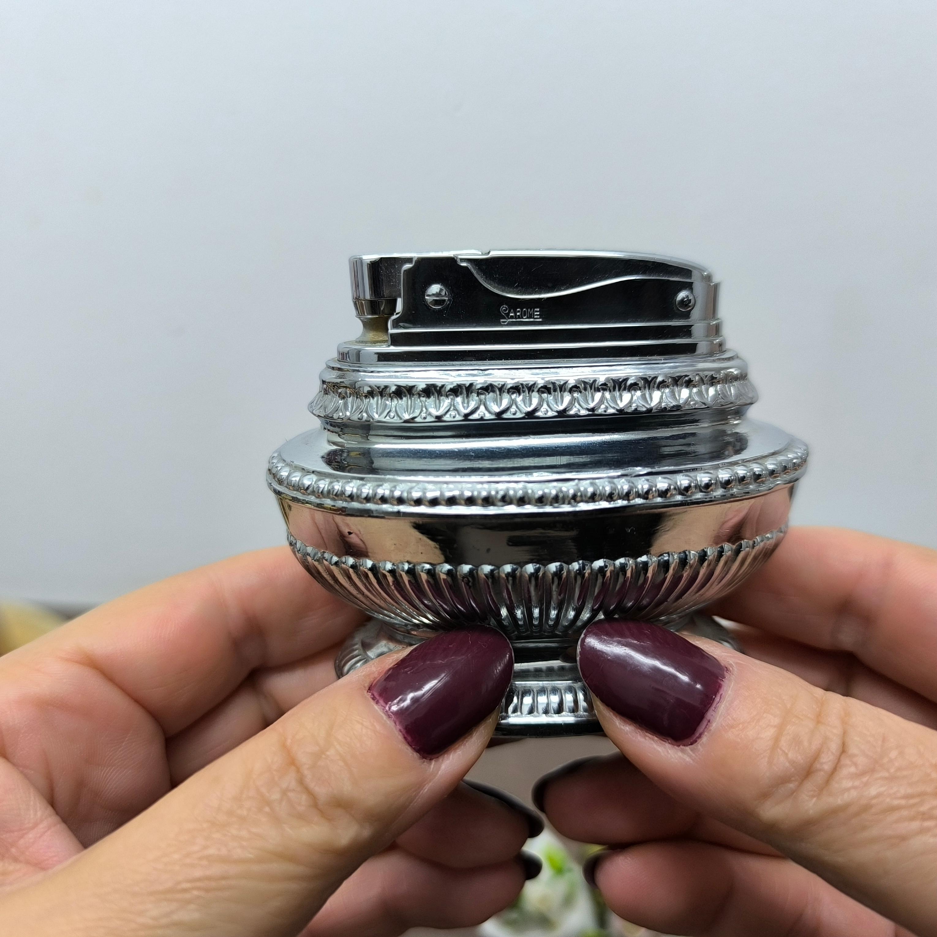 Regalo de Navidad coleccionable: Encendedor Sarome 1954 y Portacigarrillos Carl Thieme siglo XX en venta