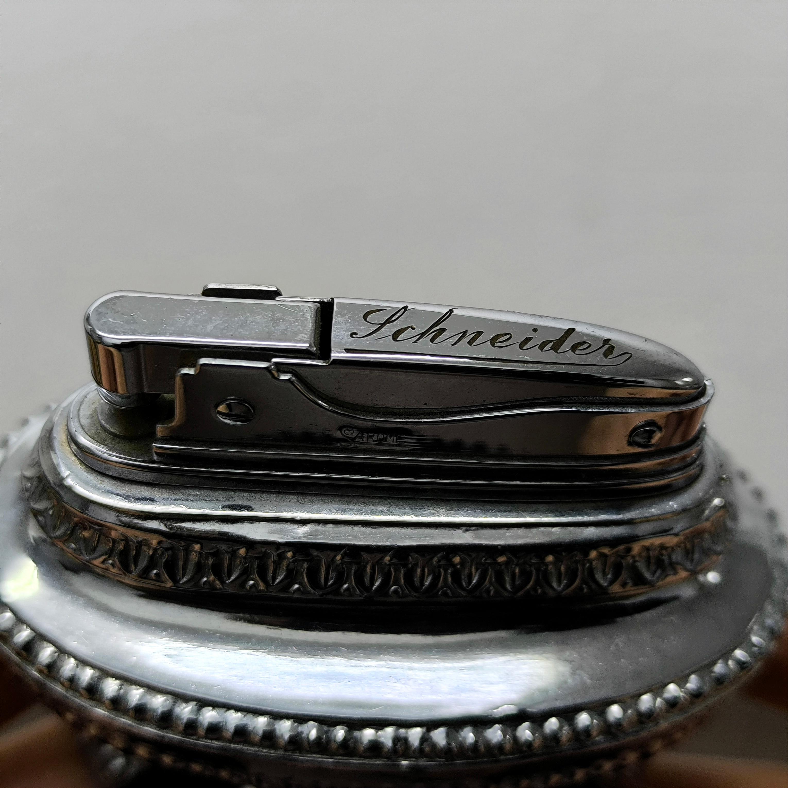 Regalo de Navidad coleccionable: Encendedor Sarome 1954 y Portacigarrillos Carl Thieme Porcelana en venta