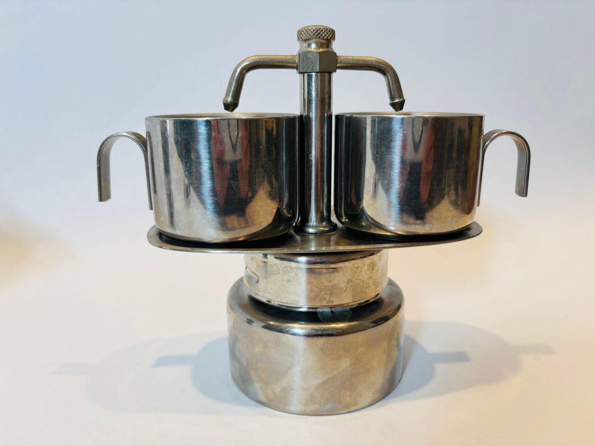 Vintage 1970s Oro Guido Bergna espresso maker with 2 cups.
Collectible aluminum Oro Guido Bergna collector espresso maker and 2 espresso coffee cups.
Italian design, marked GB Guido Bergna italy, noted under each cup.
The cups are made of
