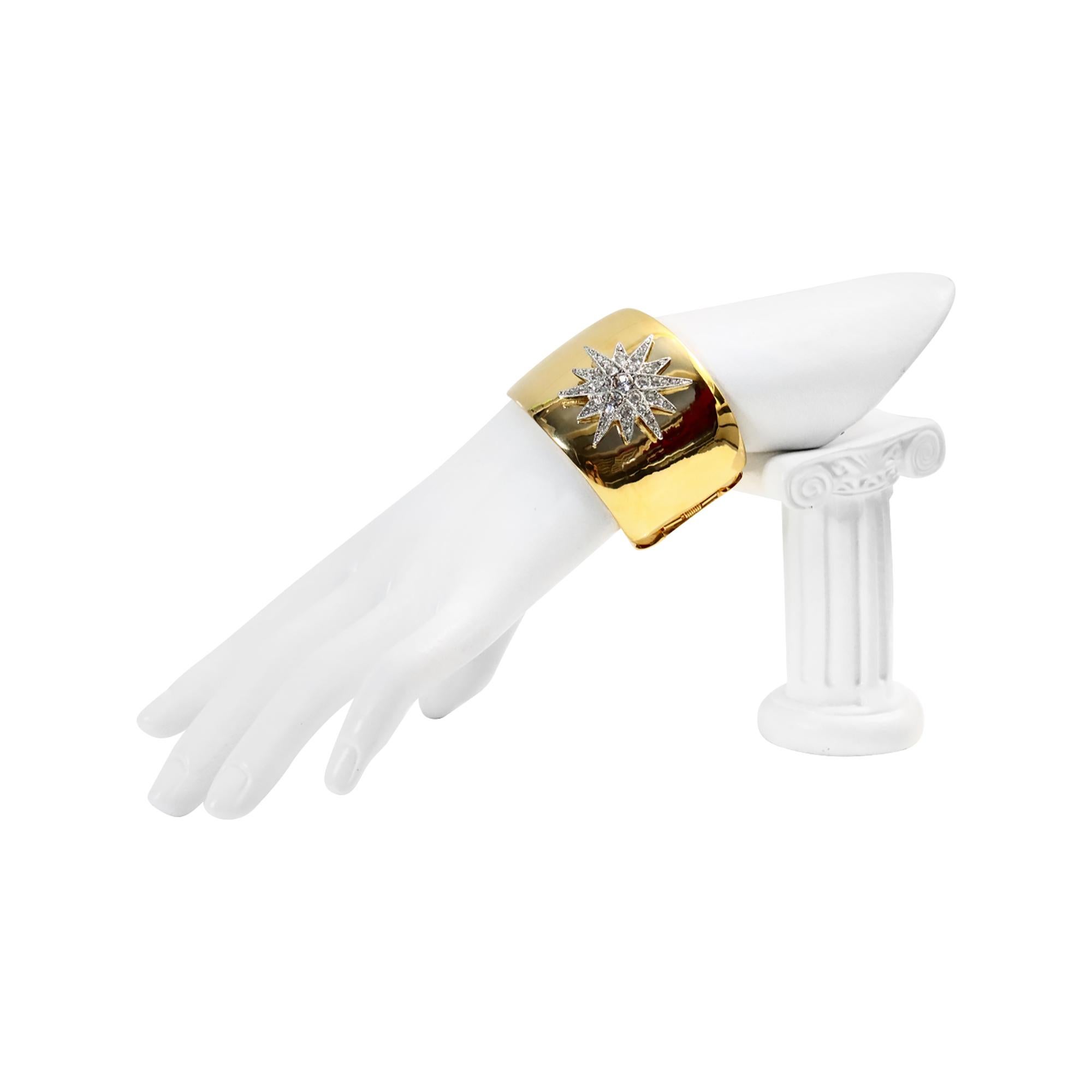 Brazalete de oro de colección KJL con estrella de cristal plateado, circa años 2000 en Bueno estado para la venta en New York, NY