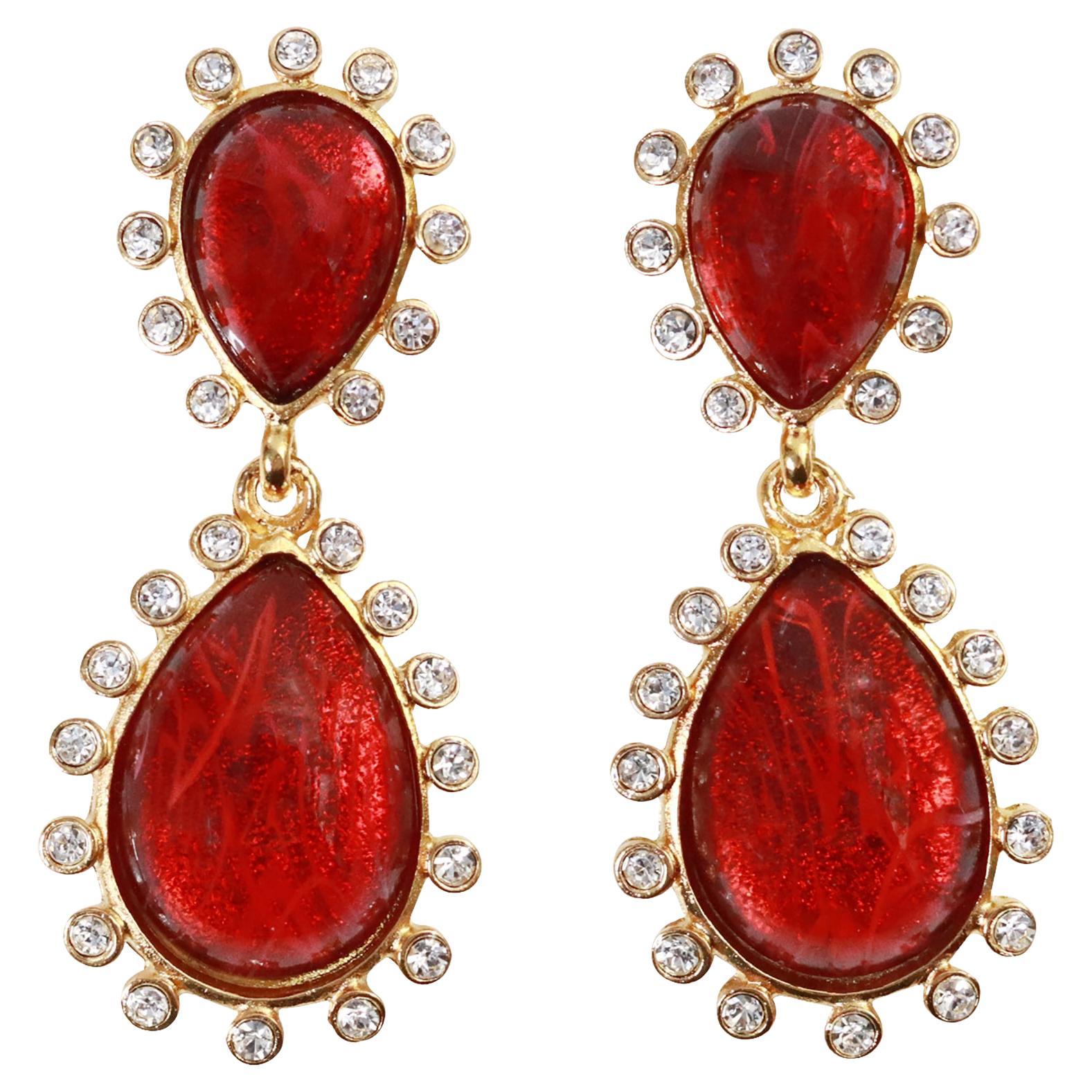Coleccionable KJL Oro Con Gota Diamante Resina Roja Circa 2000s