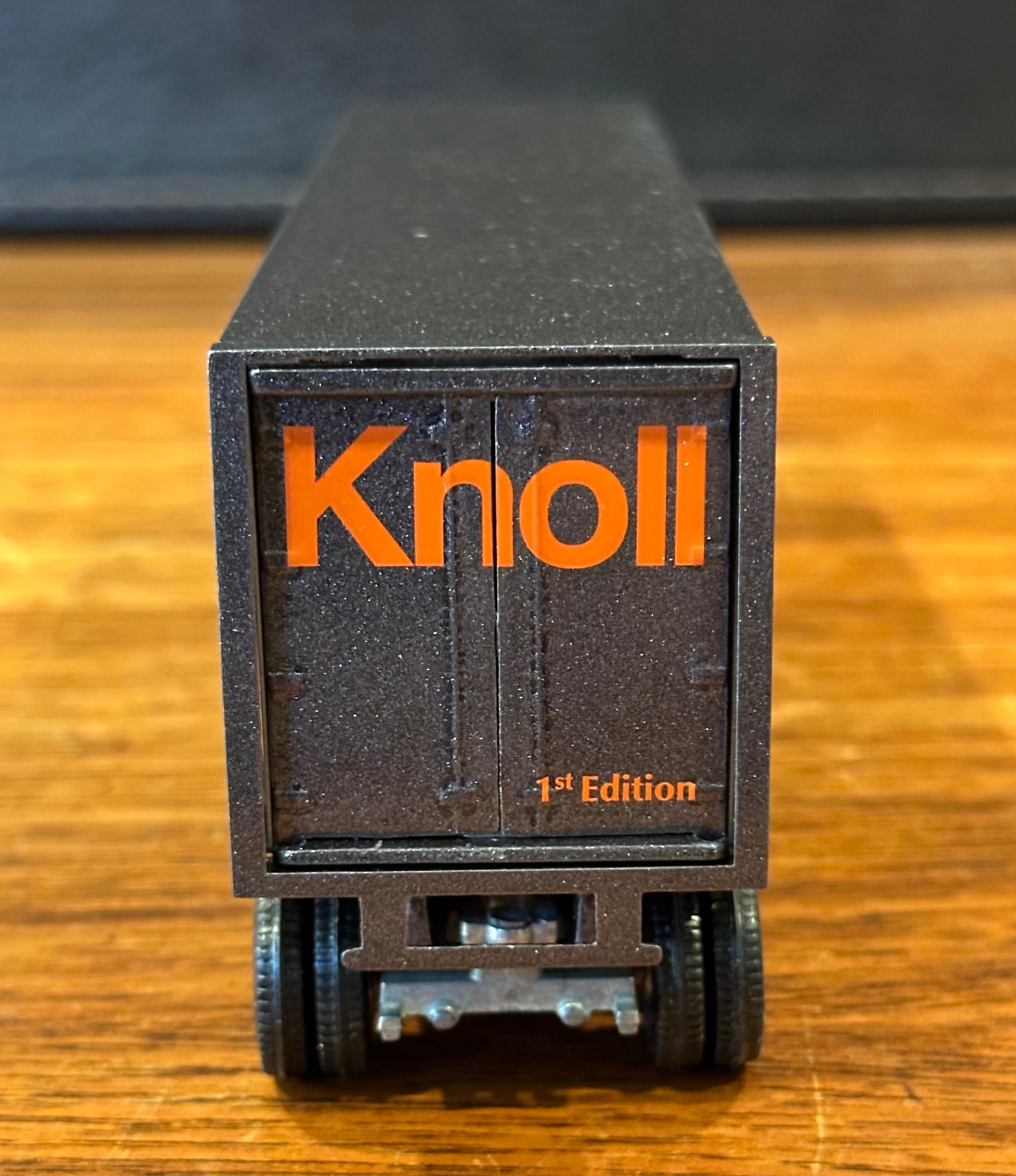 Sammlerstück „Knoll“ Tractor Trailer Truck Spielzeug mit Originalverpackung von Winross USA im Angebot 7