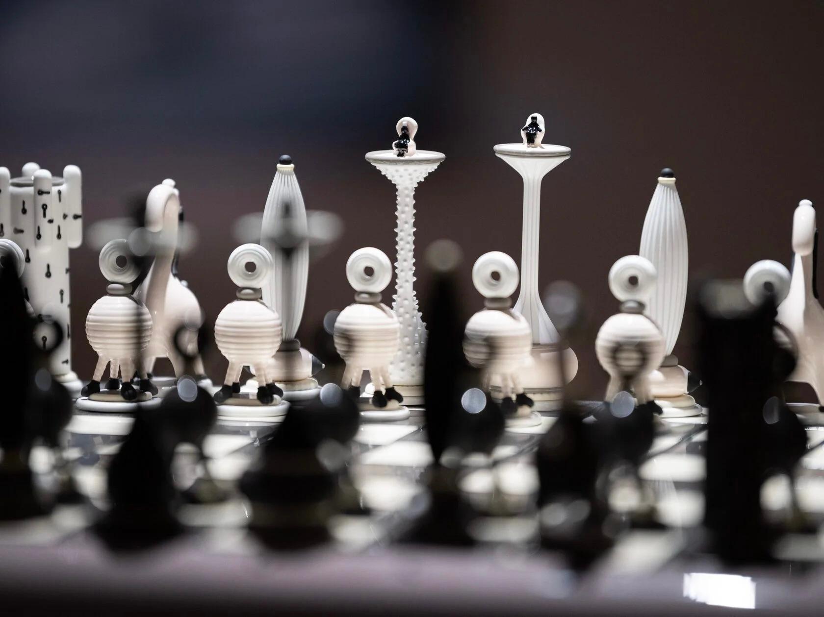 Collectible Limited Edition Chess Set Another Kingdom: Dichotomy by Yoomoota For Sale 6