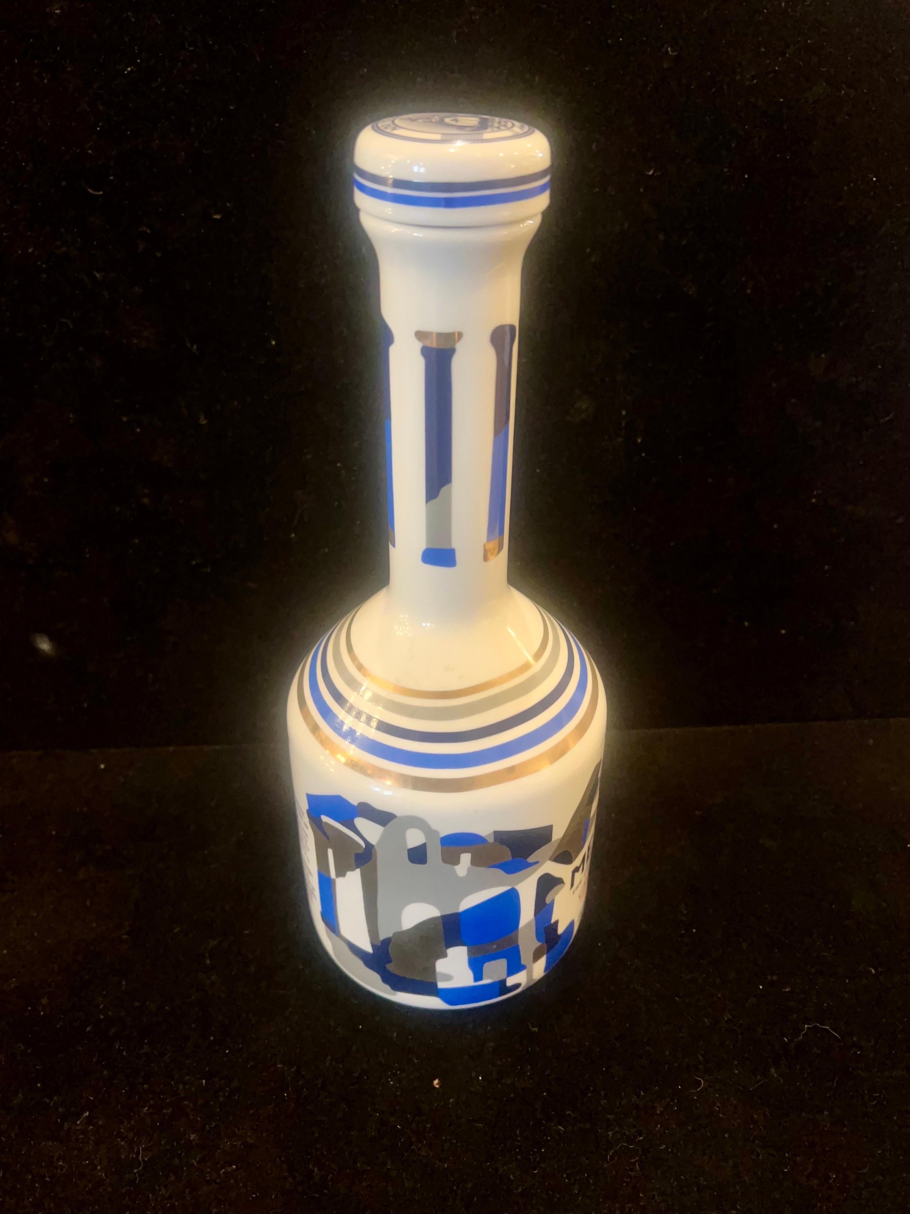 hermosa licor Metaxa coleccionable hecho a mano jarra de porcelana , excelente estado gráficos agradables .