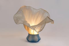 Moderne skulpturale Sammlerstücke-Tischlampe aus Stoff von Mirei Monticelli, Aphrodite