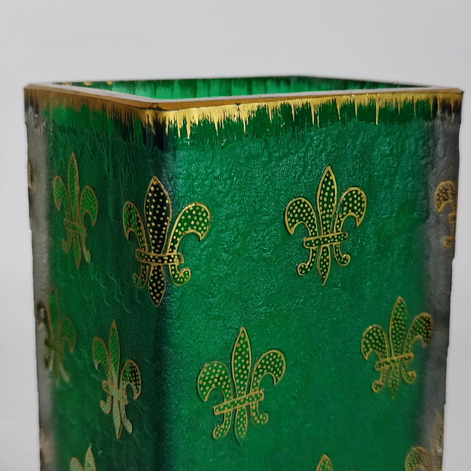 Collectible Museum Item Daum Nancy Cameo Glass Vase 'Fleur-de-lis', France 1900s For Sale 4