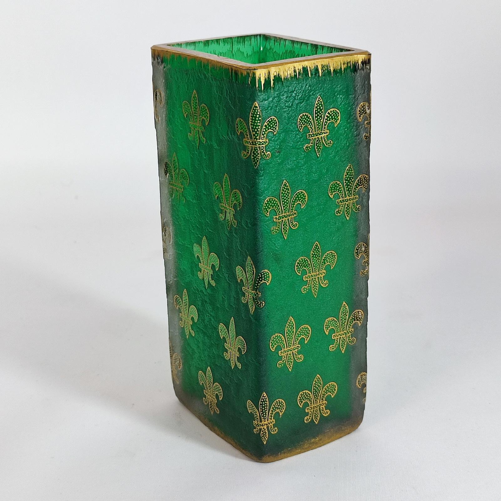 20th Century Collectible Museum Item Daum Nancy Cameo Glass Vase 'Fleur-de-lis', France 1900s For Sale