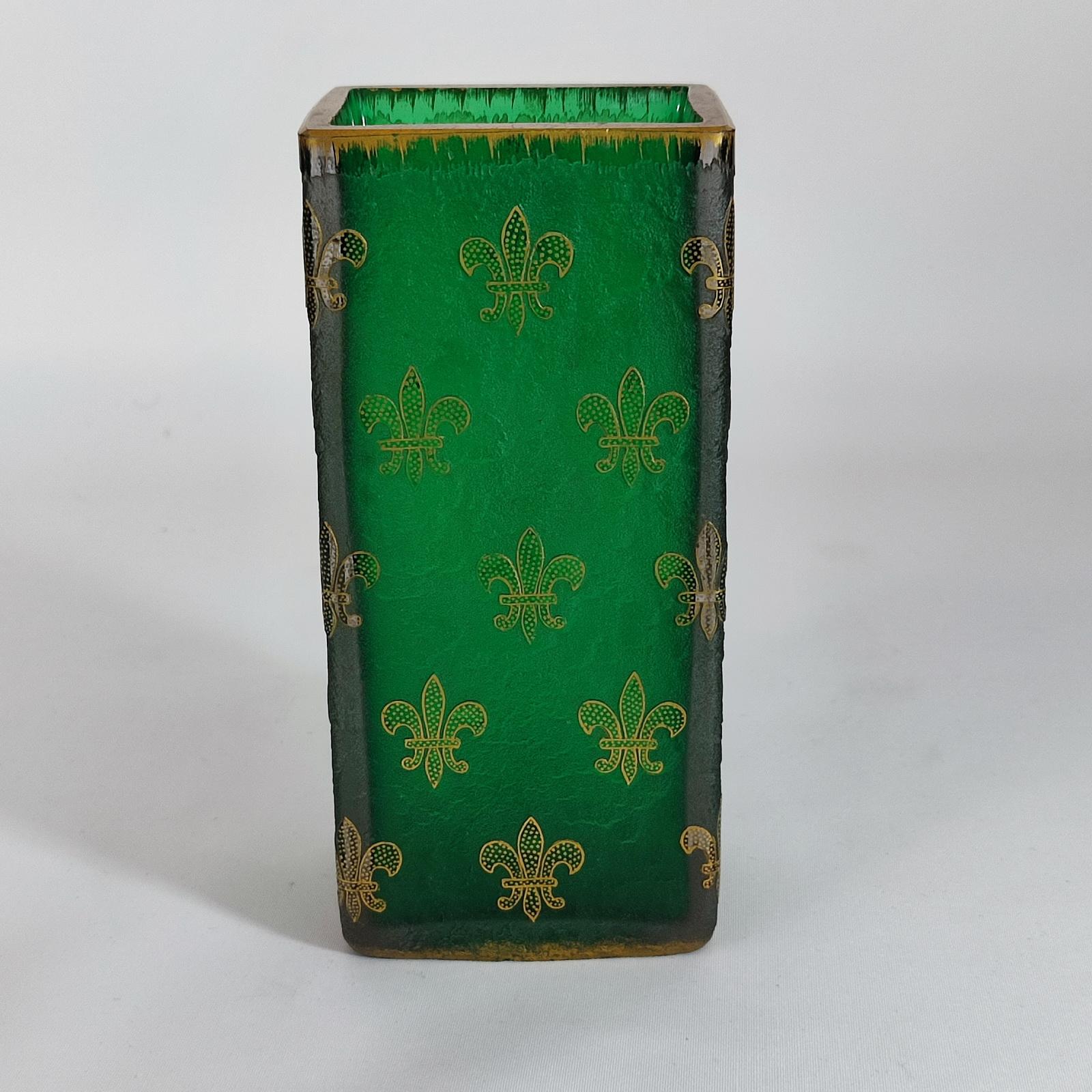 Collectible Museum Item Daum Nancy Cameo Glass Vase 'Fleur-de-lis', France 1900s For Sale 2