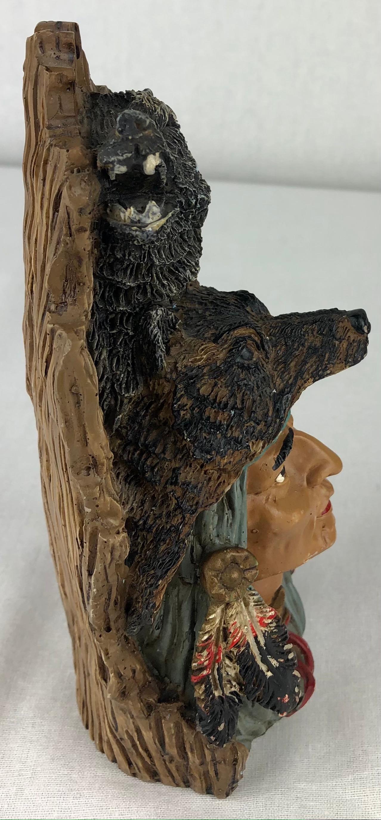 Sammlerstücke Indigene Kunst Nord- und Südamerikas Jäger mit Wolf Headresses (amerikanisch) im Angebot