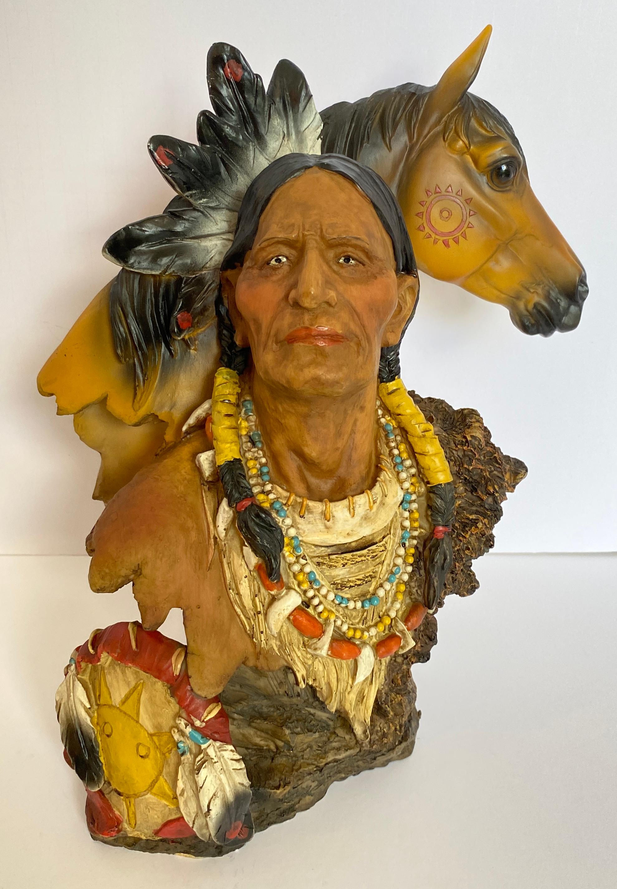 Classico americano Collectible Native American Indian Sculpture with a Horse in vendita