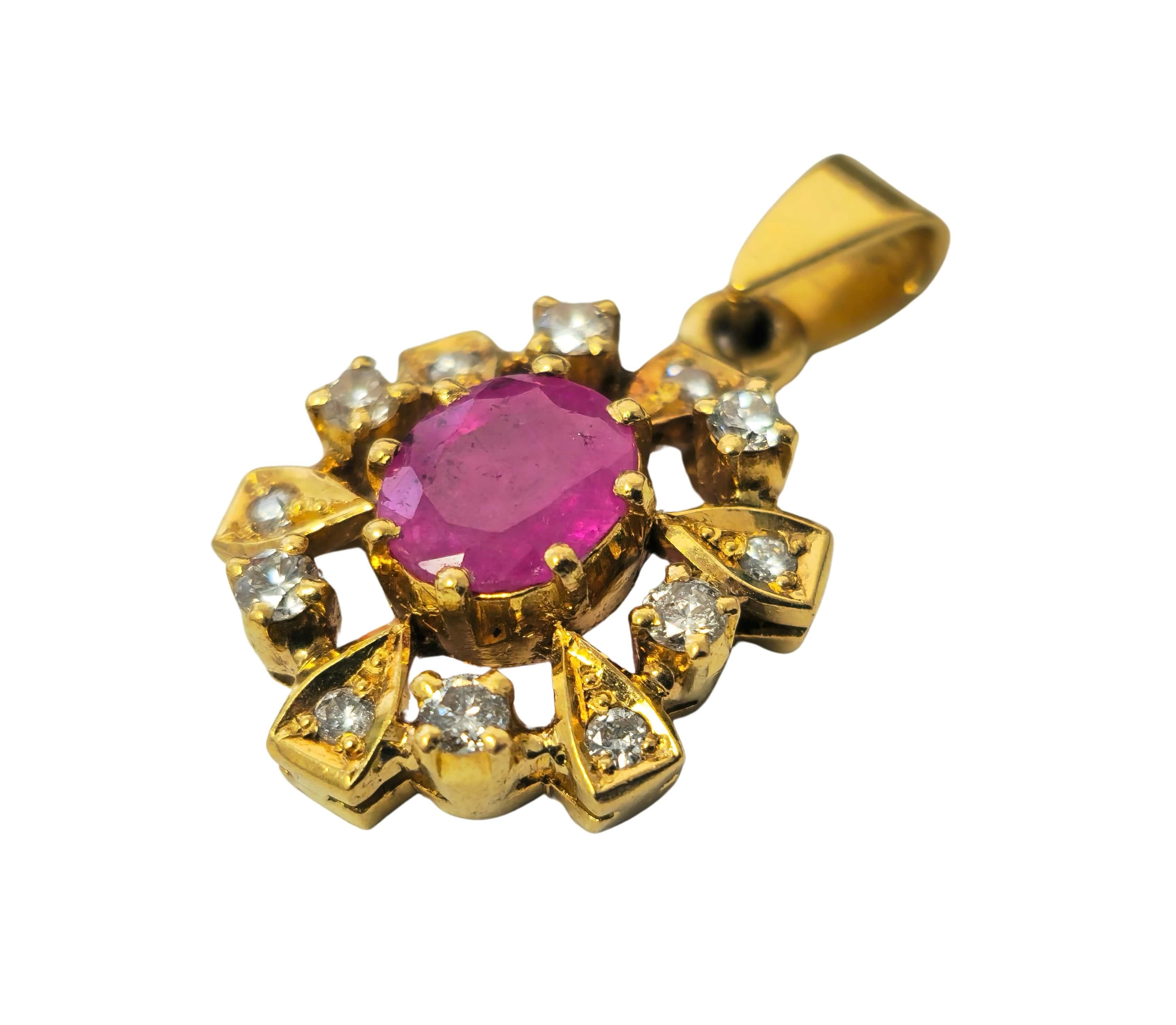 Rétro Pendentif de collection en or 18 carats avec rubis naturel de 1,06 carat en vente