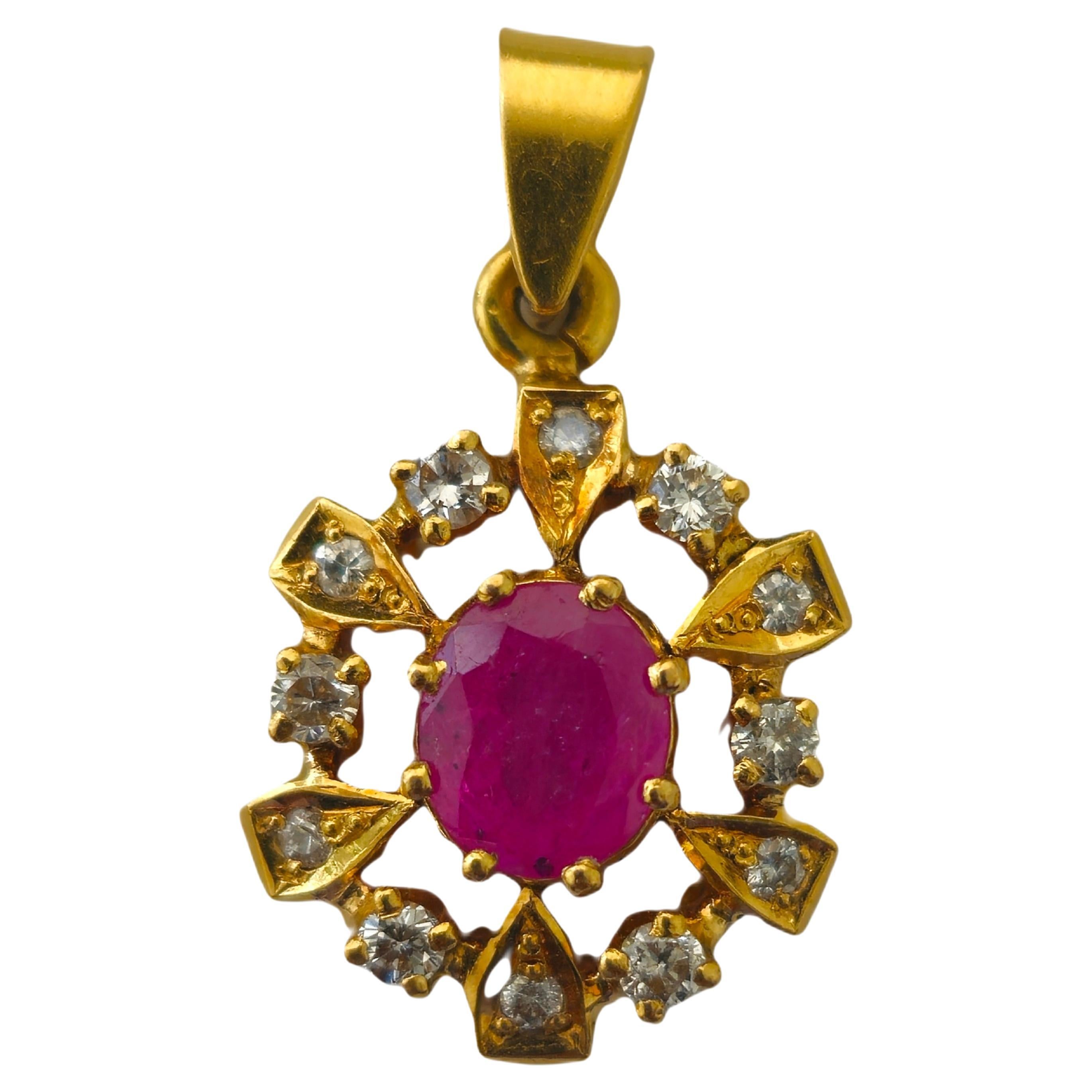 Pendentif de collection en or 18 carats avec rubis naturel de 1,06 carat en vente