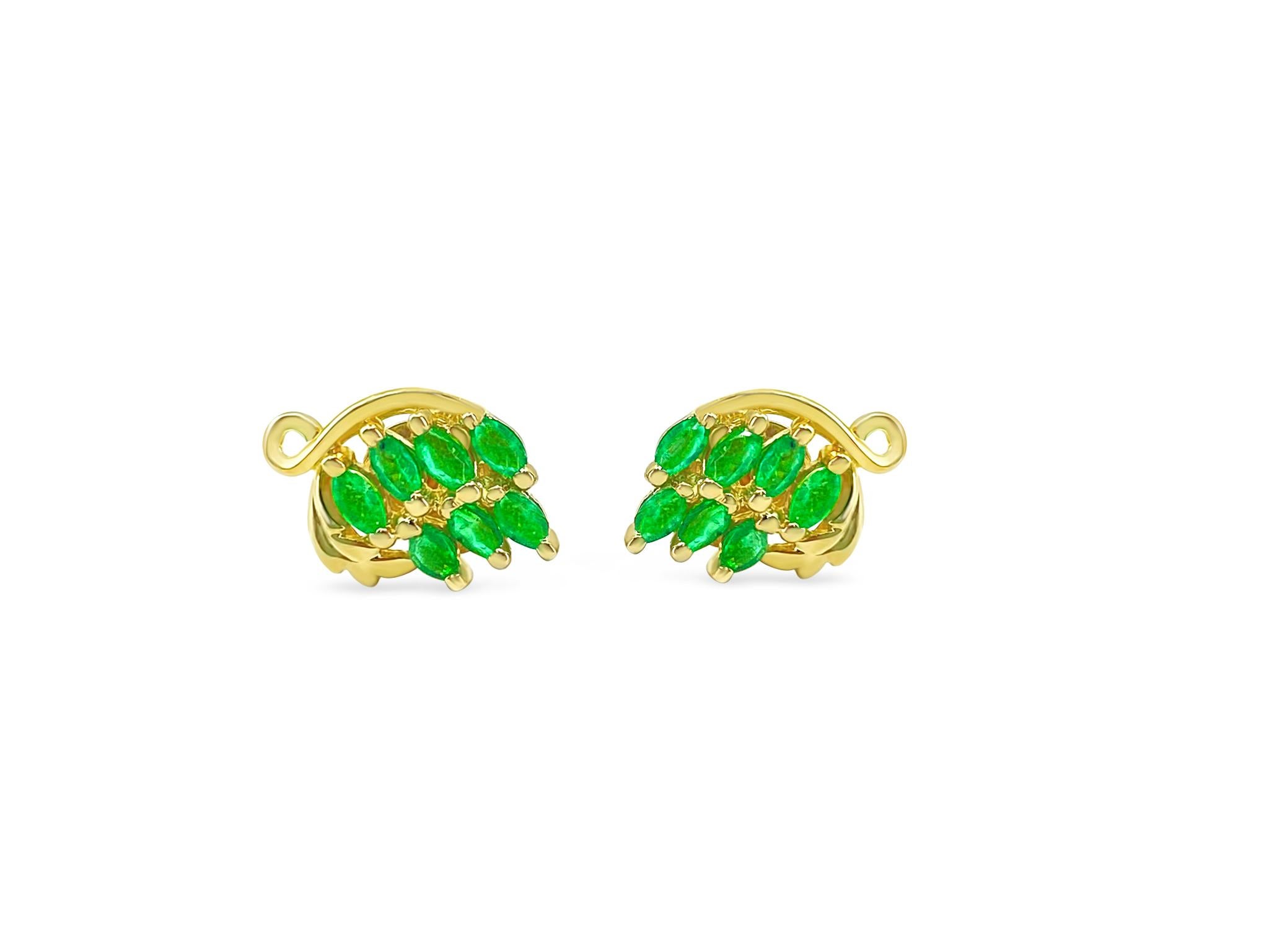 Collectible Natural 2.25 Carat Emerald Earrings for Her In Excellent Condition For Sale In Miami, FL