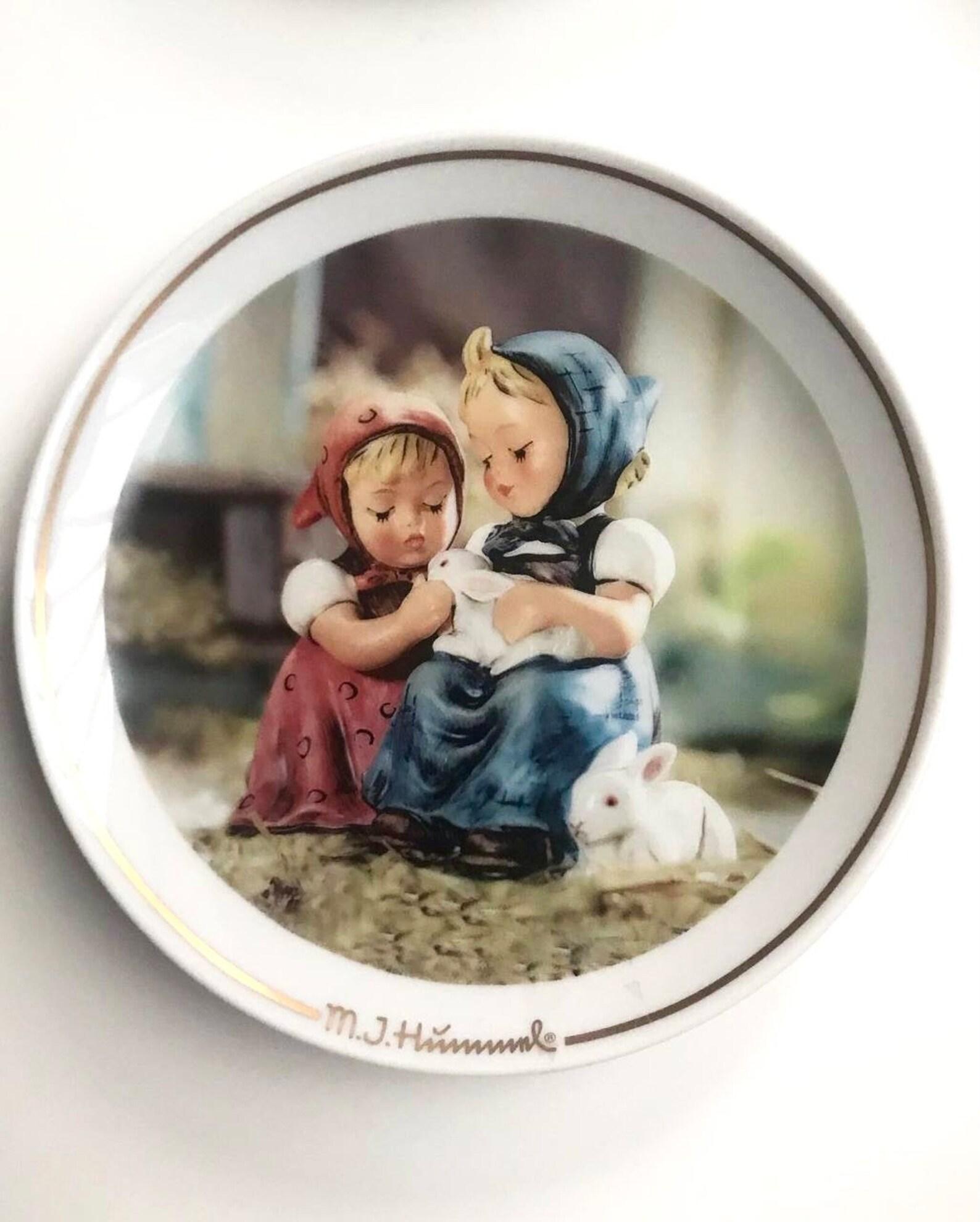 Collectible Plates Goebel  Decorative Plates in Memory of Maria Hummel In Excellent Condition In Bastogne, BE