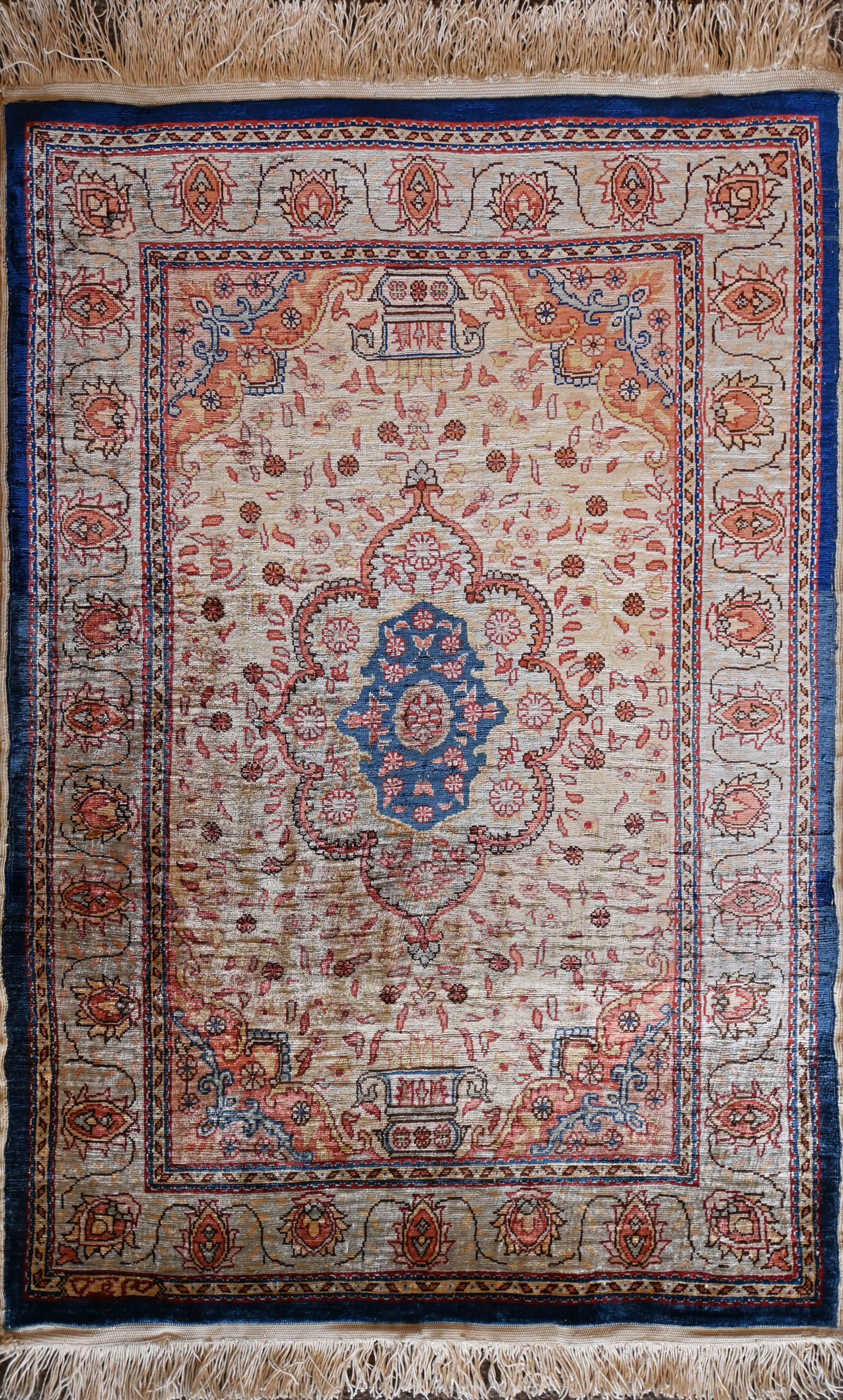 Alfombra de colección circa 1960 - Alfombra de seda Hereké - 73cmx47cm - No. 743 en Excelente estado para la venta en Paris, FR