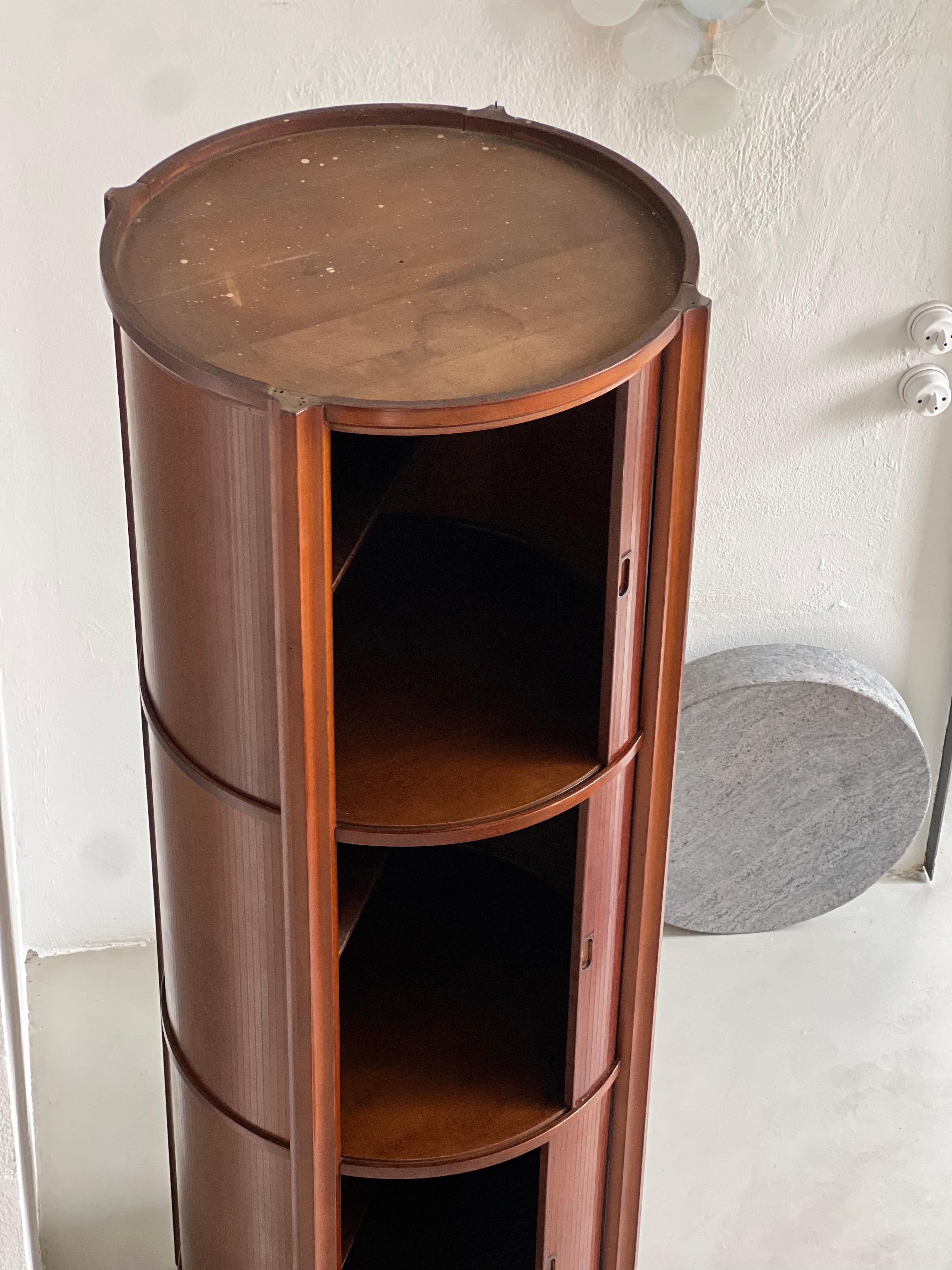 Mueble bar y almacenaje italiano escultural de madera Gianfranco Frattini en venta 9