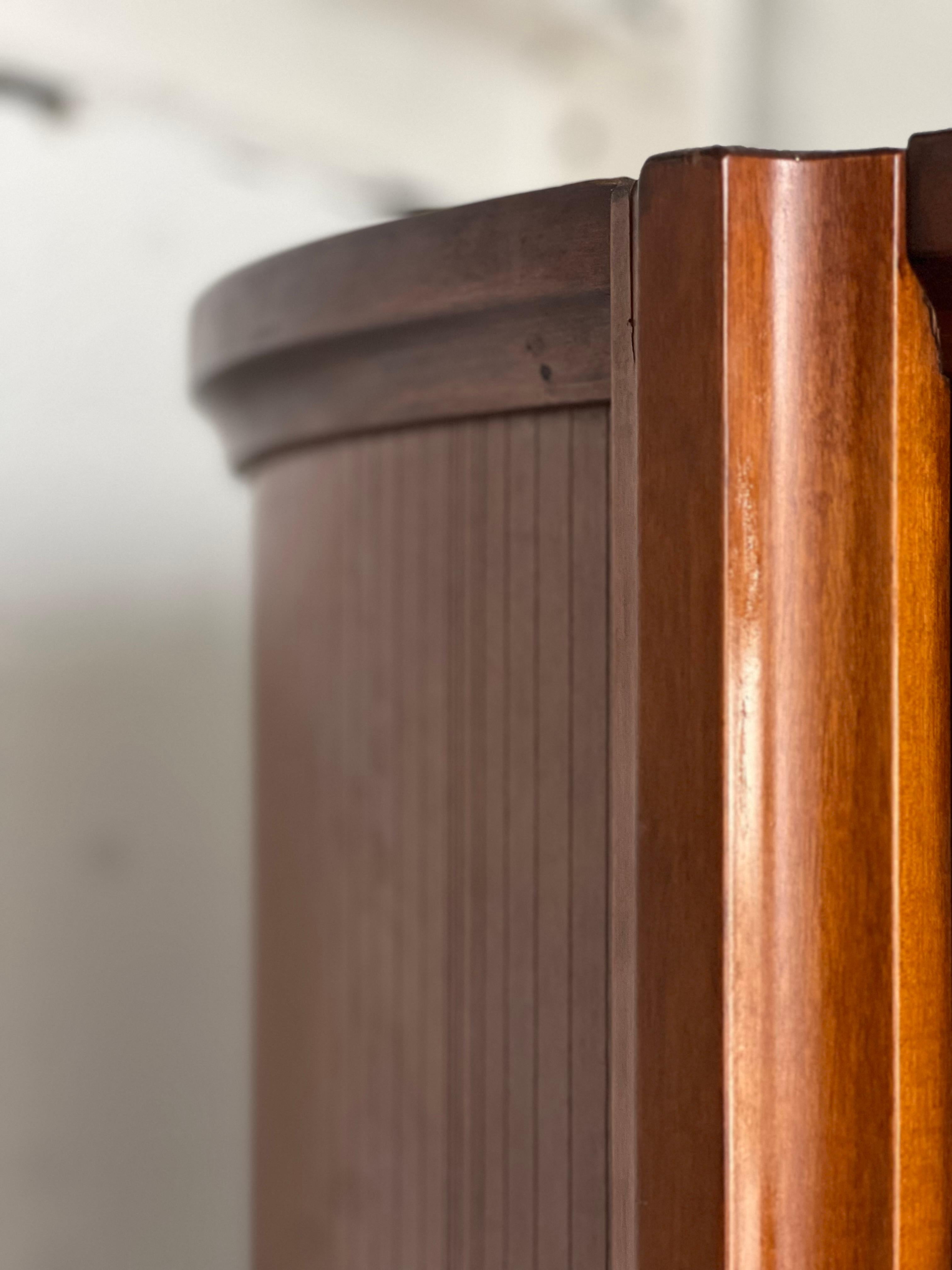 Mueble bar y almacenaje italiano escultural de madera Gianfranco Frattini Madera en venta