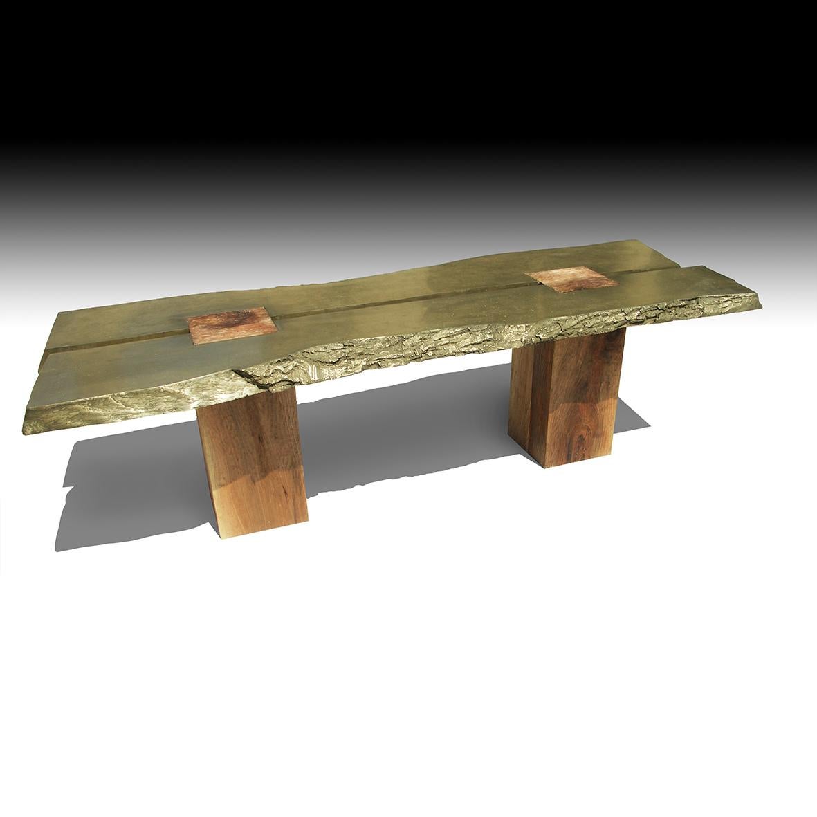 This dining table draws its aesthetic from the parallelism of its two solids 
wood plunk cast in brass and resting on hand-carved wooden walnut bases. 
It combines modernism and classicism in a sculpture with an unmissable appeal.

This dining table