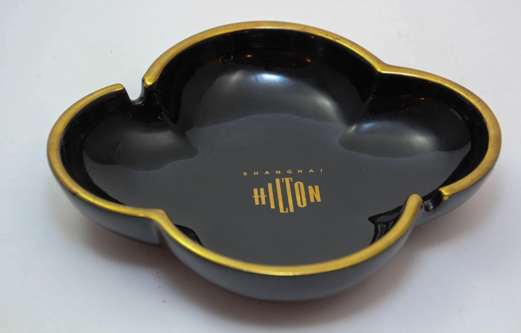 Plato cenicero de porcelana coleccionable Shanghai Hilton 1980s en venta 2