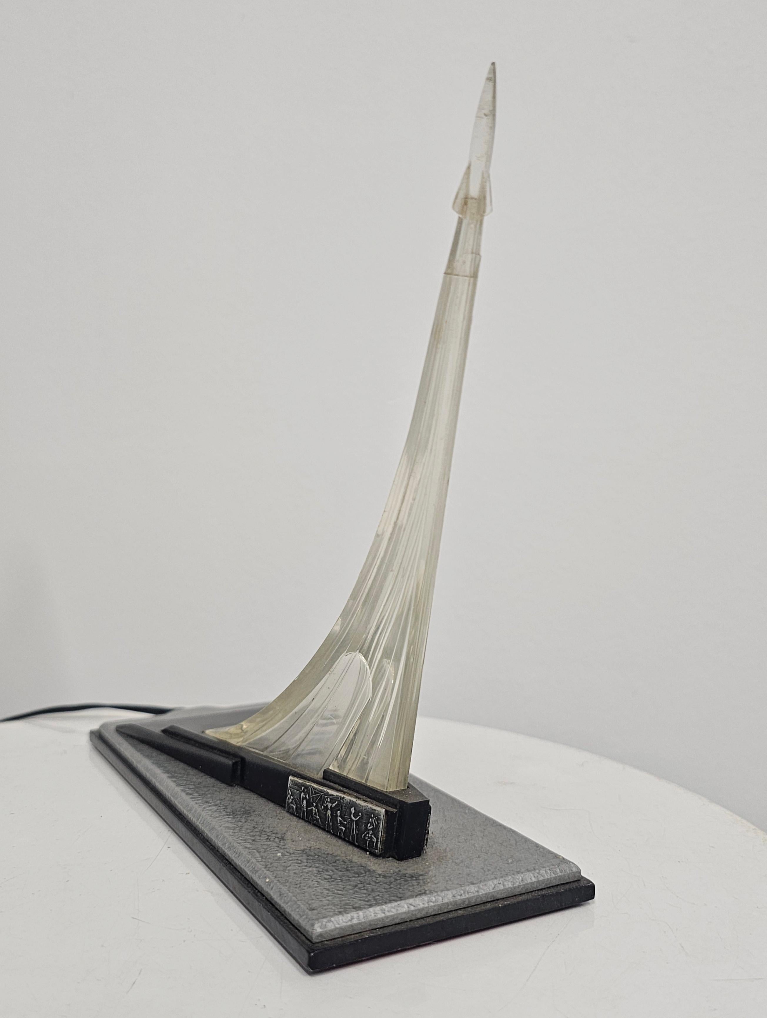 Collectible Soviet Lamp and sculpture dedicated to the exploration of space In Good Condition For Sale In Beograd, RS