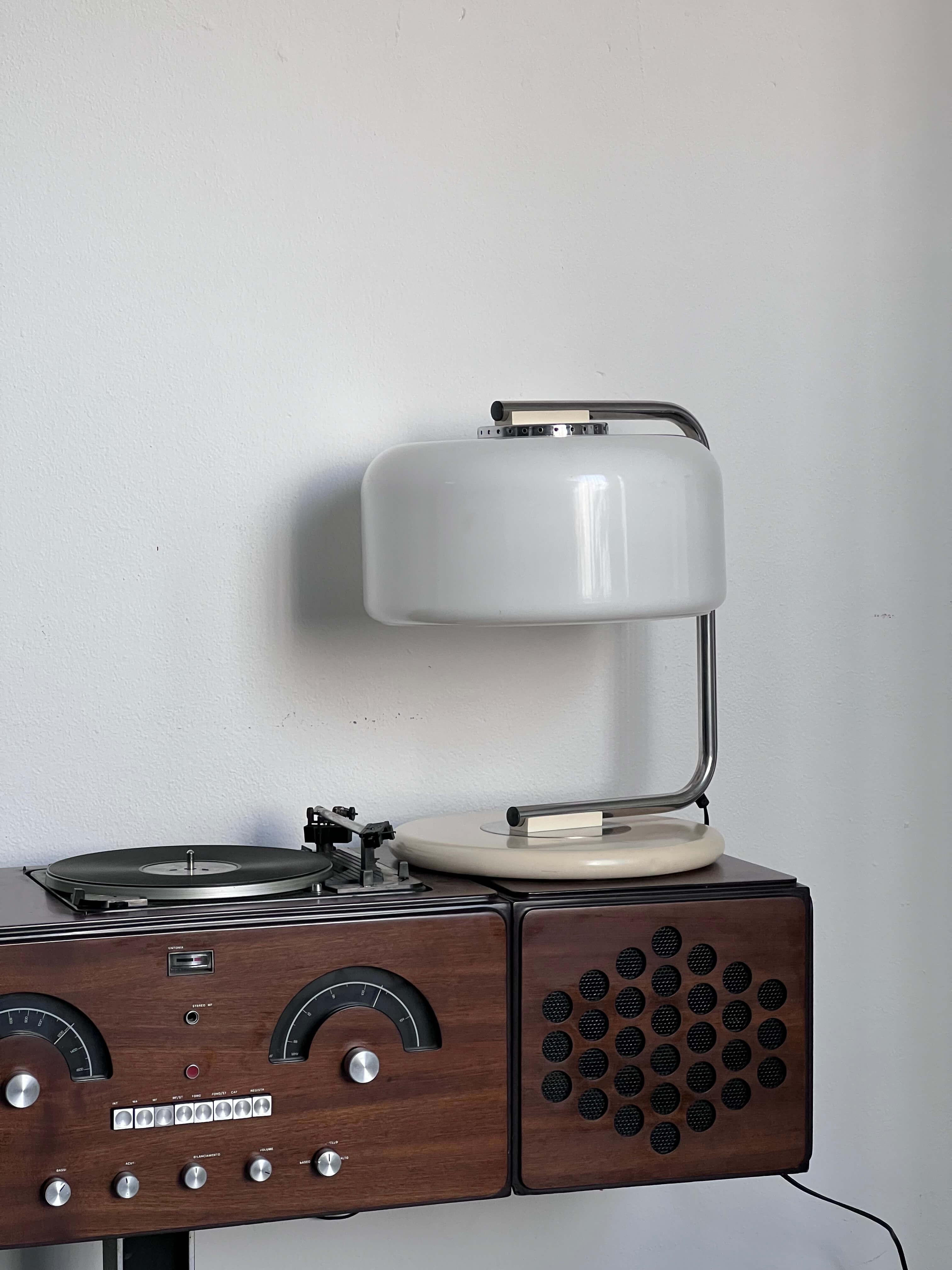 Lampe de bureau de collection de l'ère spatiale en acier et plexiglas en vente 3