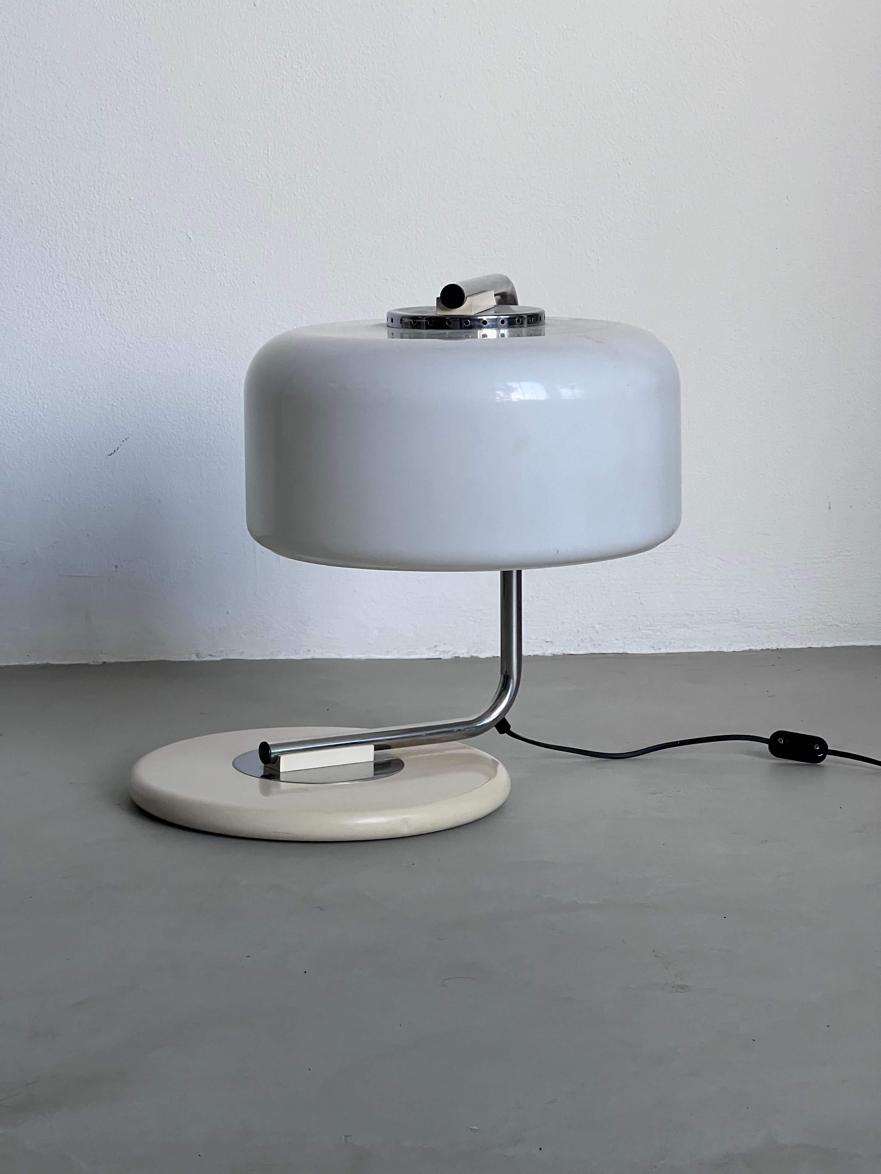 Fin du 20e siècle Lampe de bureau de collection de l'ère spatiale en acier et plexiglas en vente