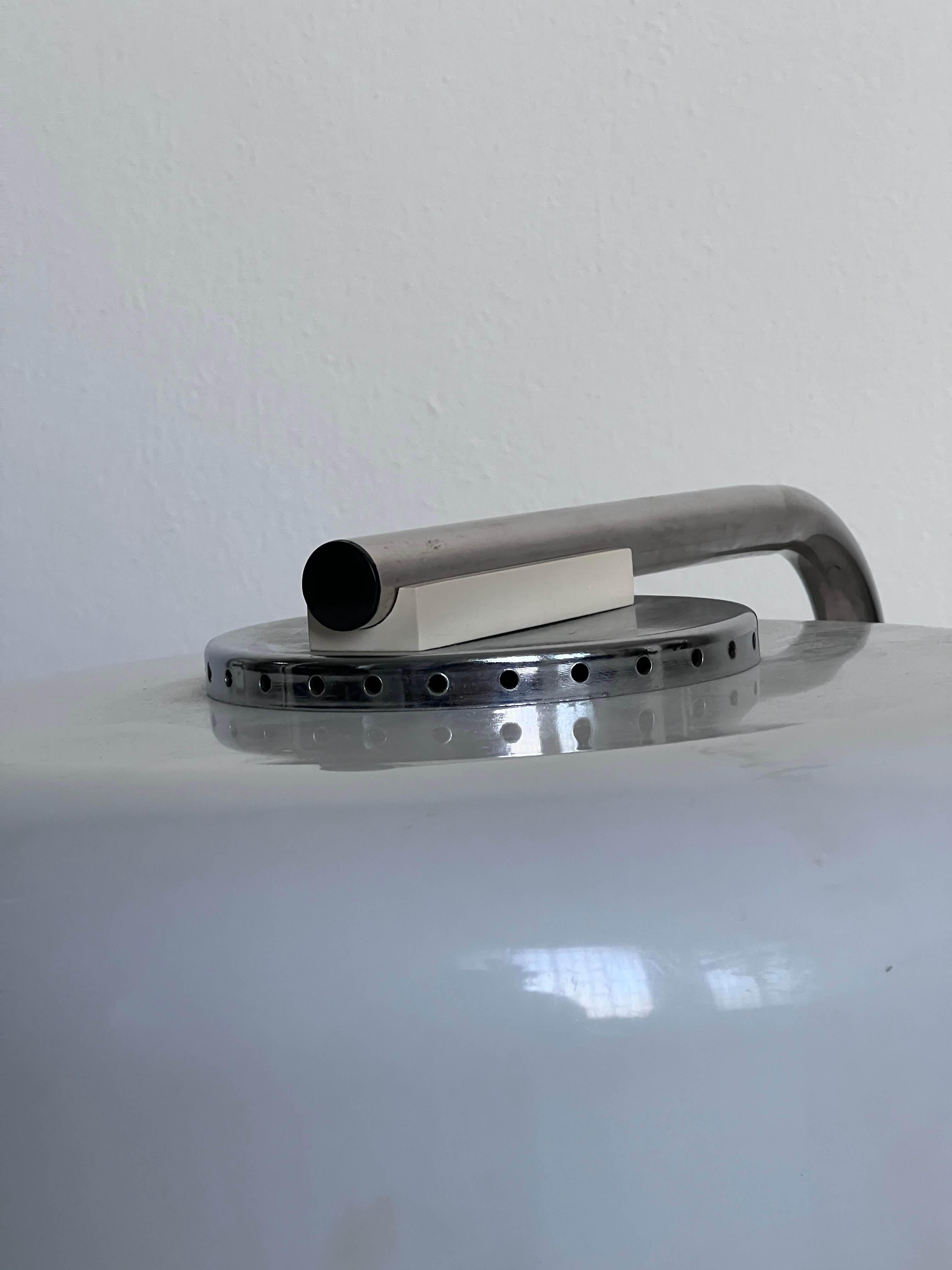 Métal Lampe de bureau de collection de l'ère spatiale en acier et plexiglas en vente