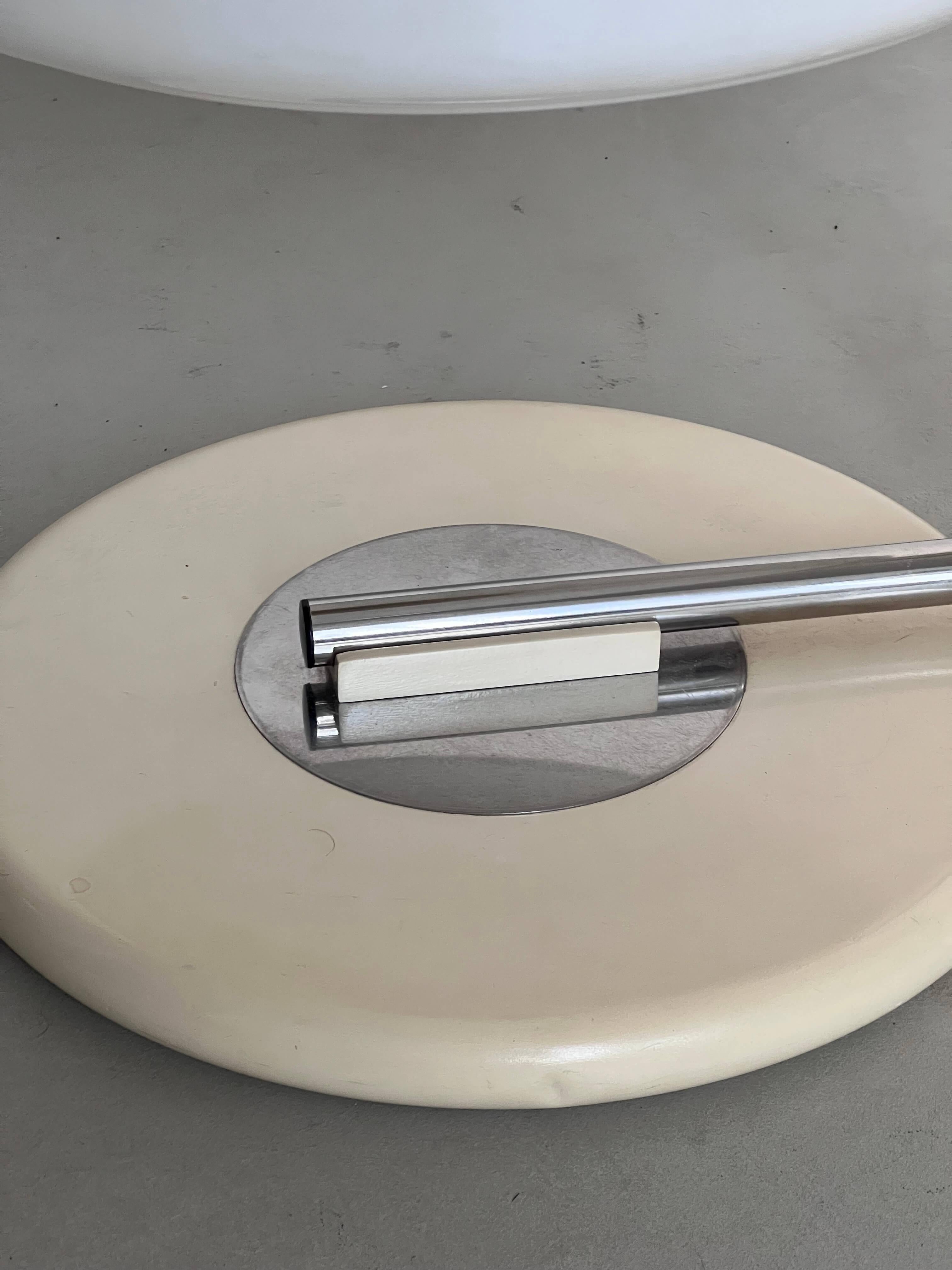 Lampe de bureau de collection de l'ère spatiale en acier et plexiglas en vente 1
