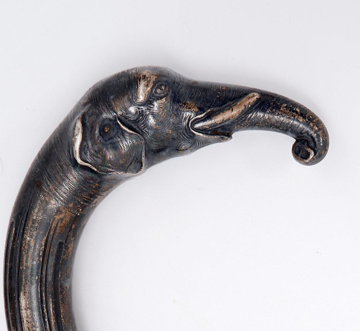 Bastone da collezione con pomello in argento raffigurante una testa di elefante in vendita 5