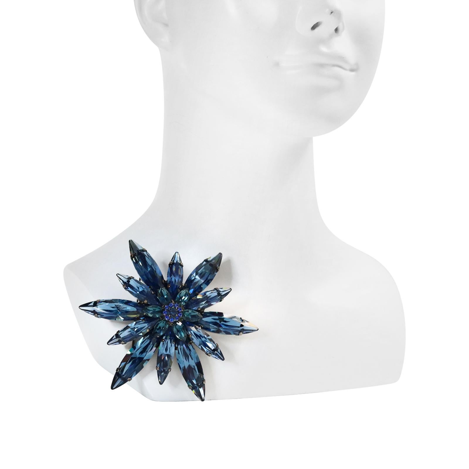 Moderne The Collective Tim Szlyk Montana Blue Crystal Brooch Circa 2000s en vente