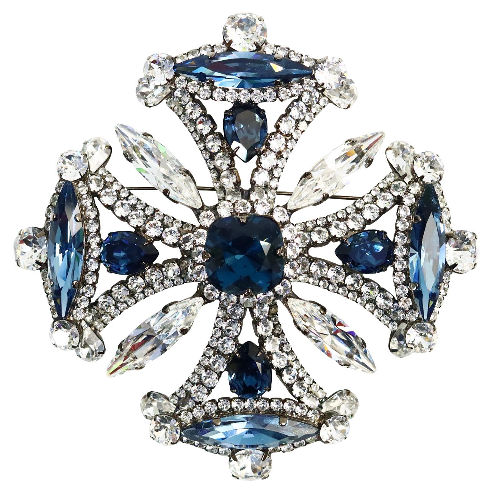 Broche et pendentif de collection Tim Szlyk en cristal clair bleu saphir Circa 2000s