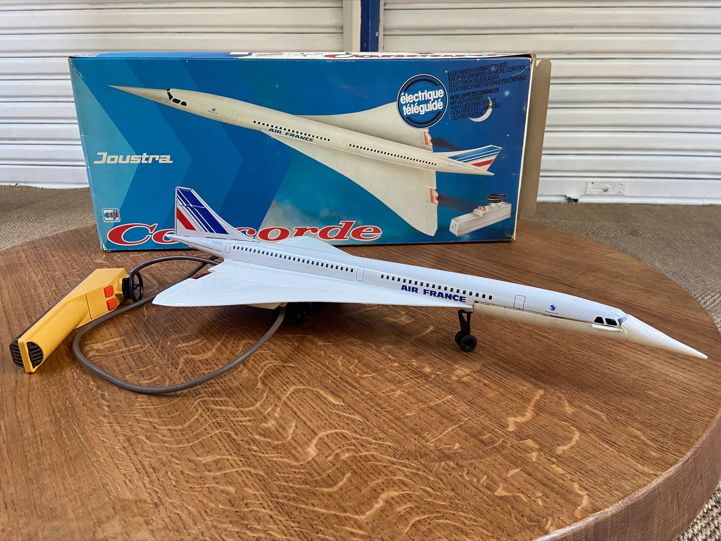 Collectible toy - Concorde 1 plane - 1970s
Electric guided
Joustra Edition
Measures: L 59 x P 27 x H 13 cm
Sheet metal and plastic
Circa 1970
Canned.
