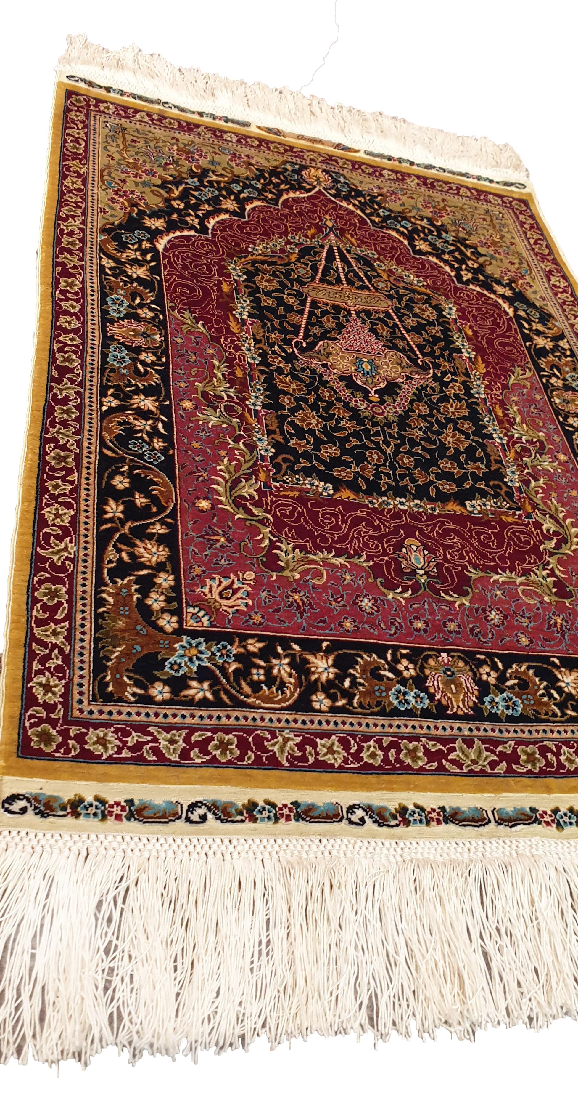 A stone's throw from the Eiffel Tower We are a family business specializing in the purchase, sale and
expertise of old, modern and contemporary tapestries, rugs, kilims and textiles.
We work for private clients, amateurs, antique dealers, also