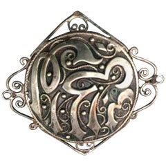 Spilla da collezione in argento a forma di velo turco con scritta araba LOVE