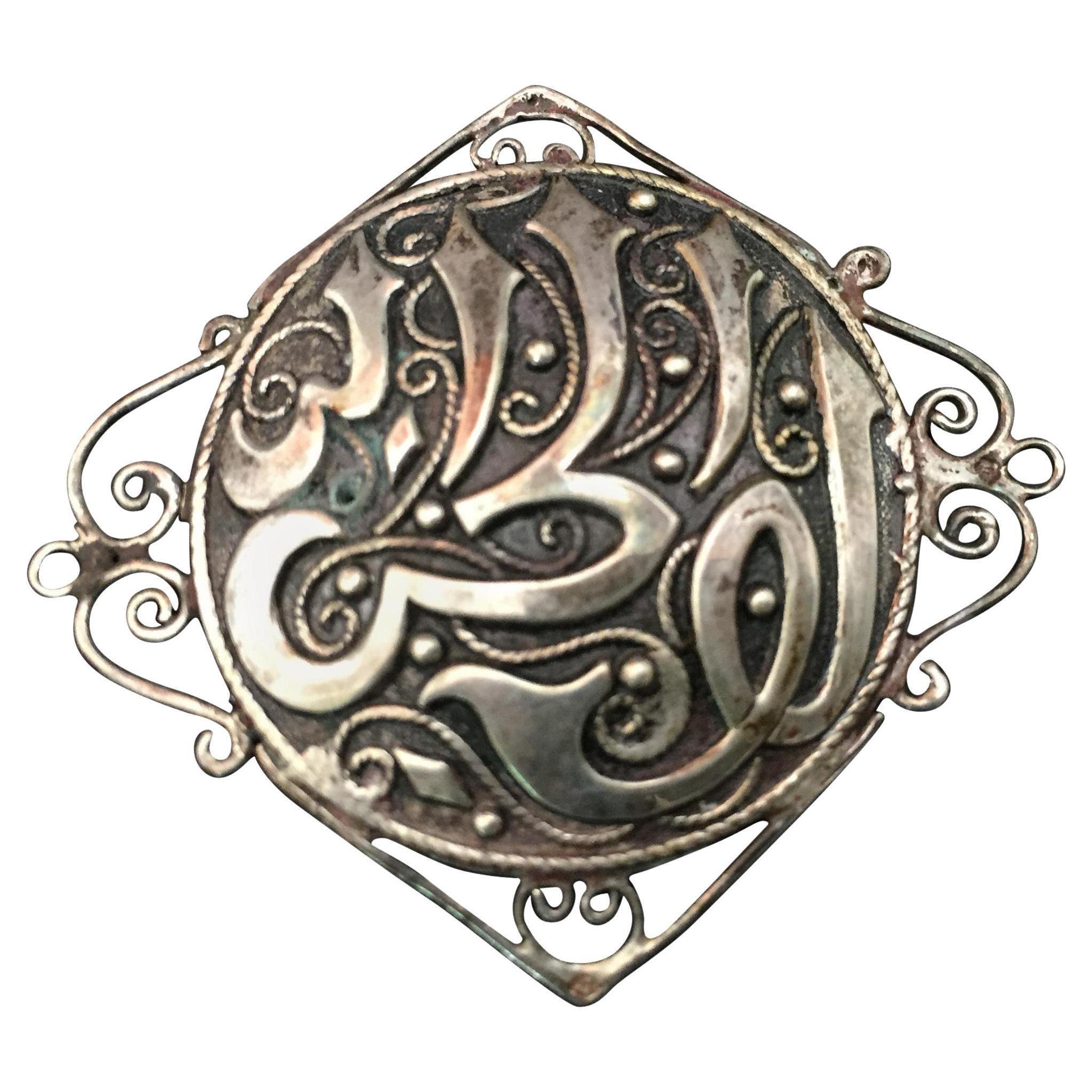 Türkische Silber-Flügel-Anstecknadelbrosche mit arabischer Schreibweise LOVE