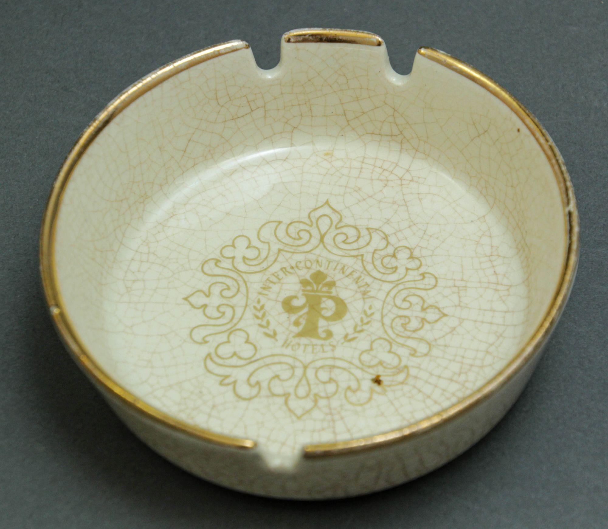 Collectible White Porcelain Ashtray Hotel Intercontinental Paris France 1950's For Sale 2