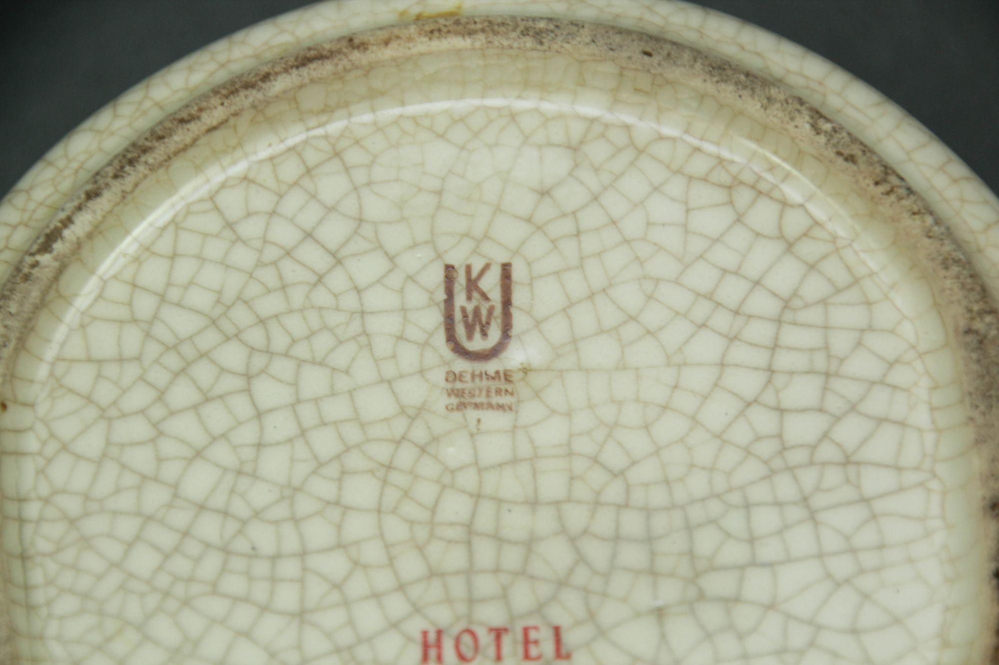 Collectible White Porcelain Ashtray Hotel Intercontinental Paris France 1950's In Good Condition For Sale In North Hollywood, CA