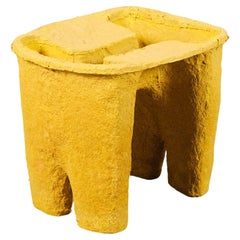 sgabello giallo da collezione realizzato con polpa di carta riciclata da Lagranja Design