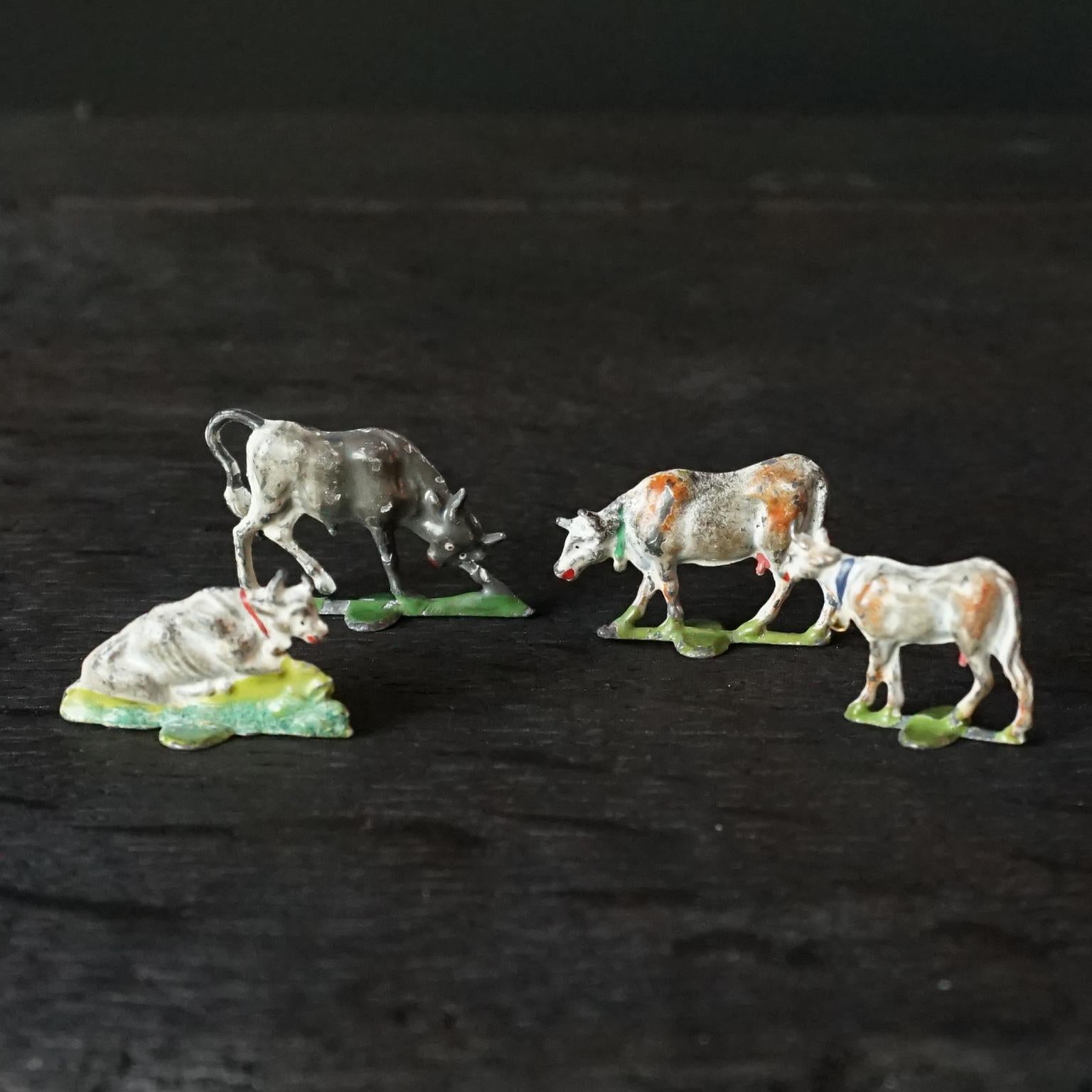 Kollektion 1900er Edwardianische Miniatur-Tin-Spielzeuge Bauern Tiere Menschen und Parkbäume im Angebot 5
