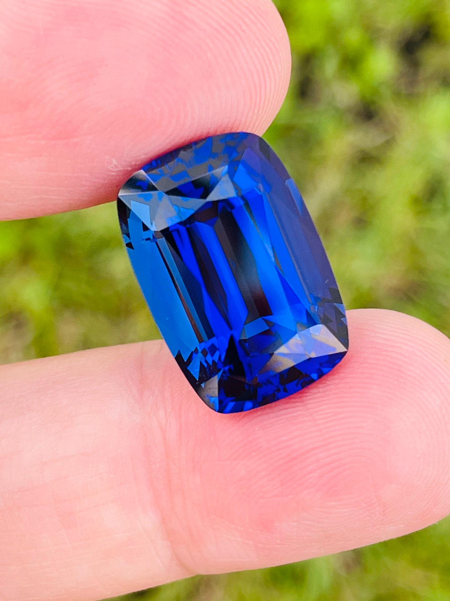 Women's or Men's Collection  20.79ct tanzanite at top color Dblock royal blue plus For Sale