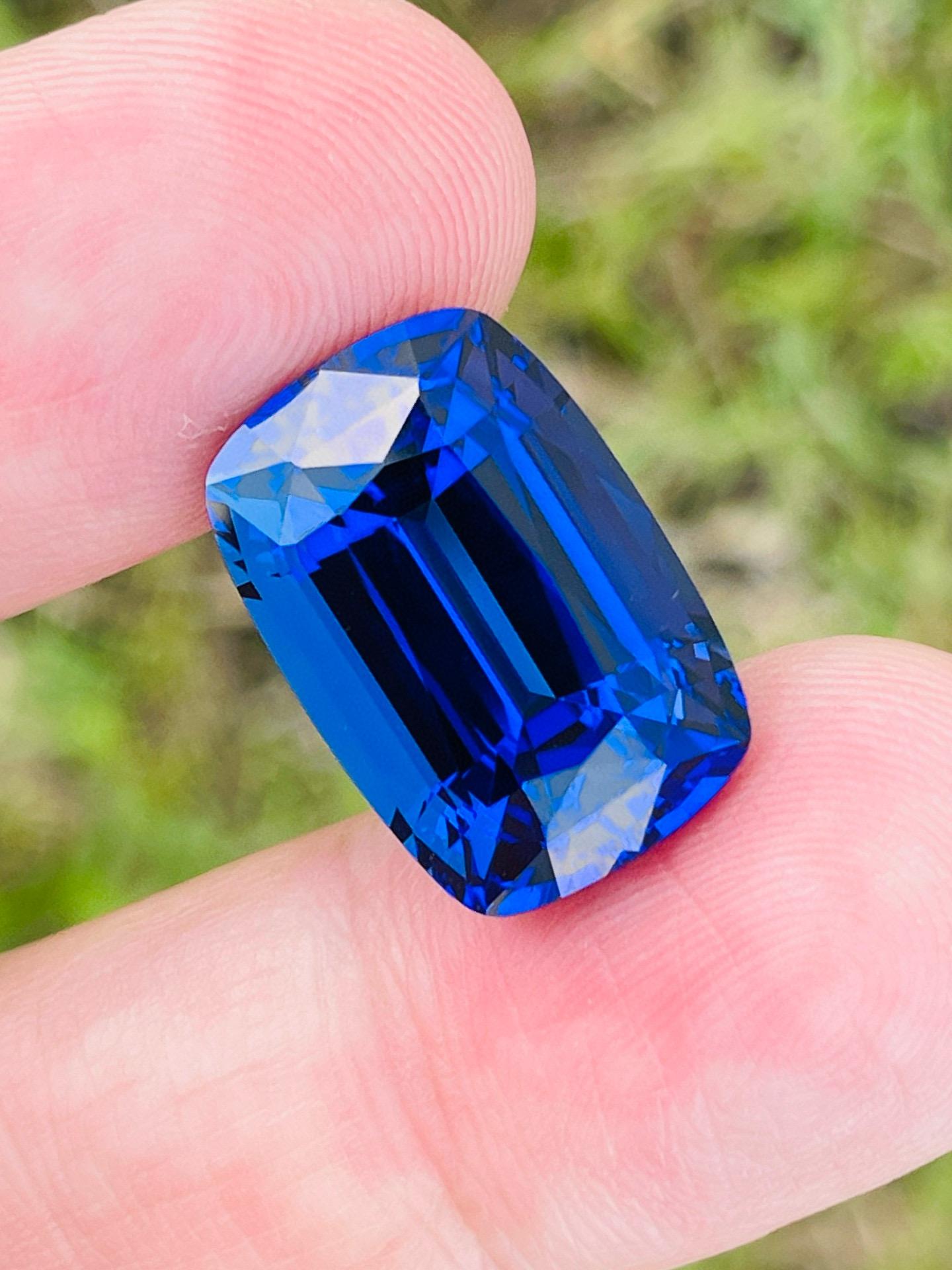 Collection  20.79ct tanzanite at top color Dblock royal blue plus For Sale 1