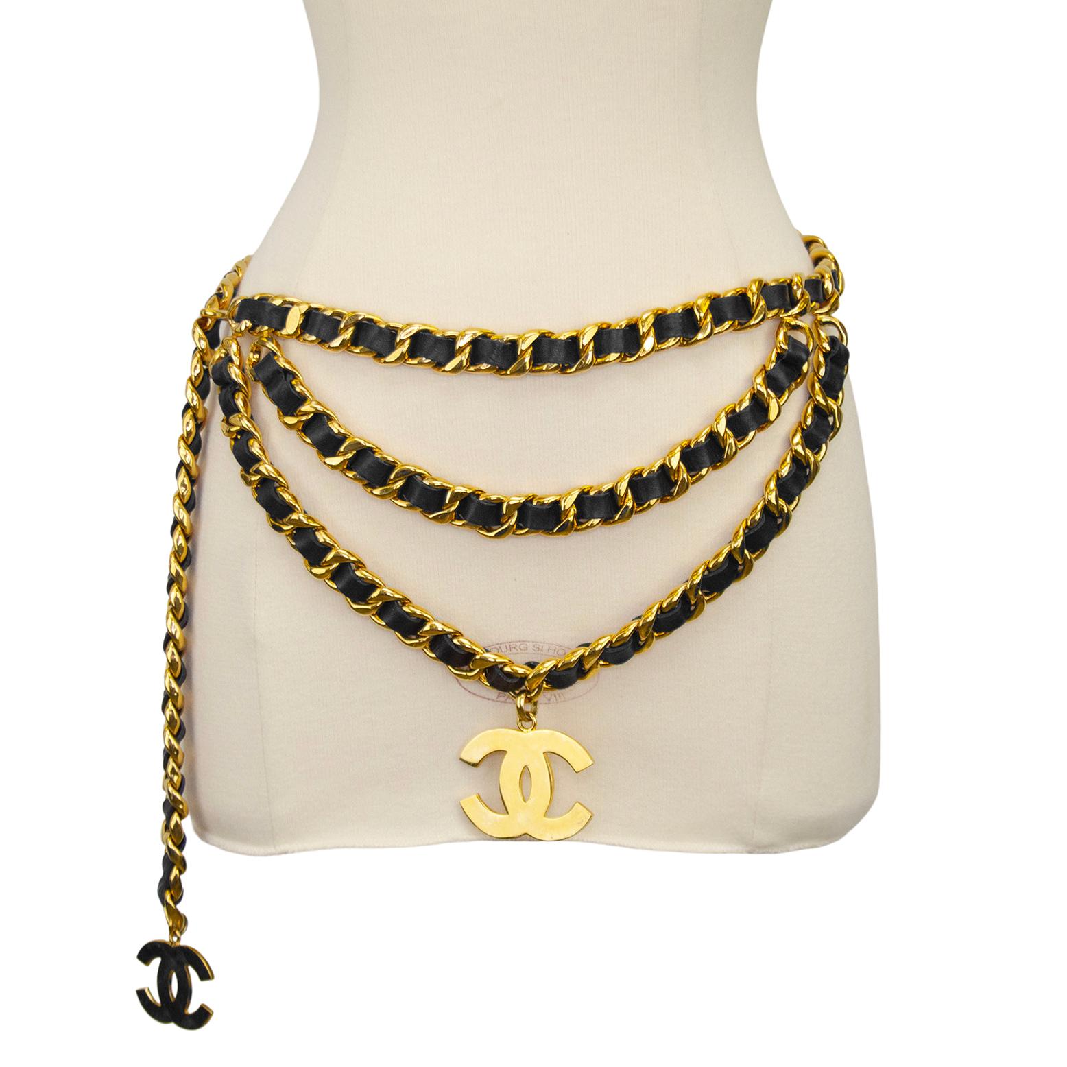 Incredible statement runway pieces from Chanel collection 28. The chunky triple chain belt has dangling CCs off the front and the end. Fastens with a hook, adjustable from a size 2-10. In excellent condition. 

Length 39.5