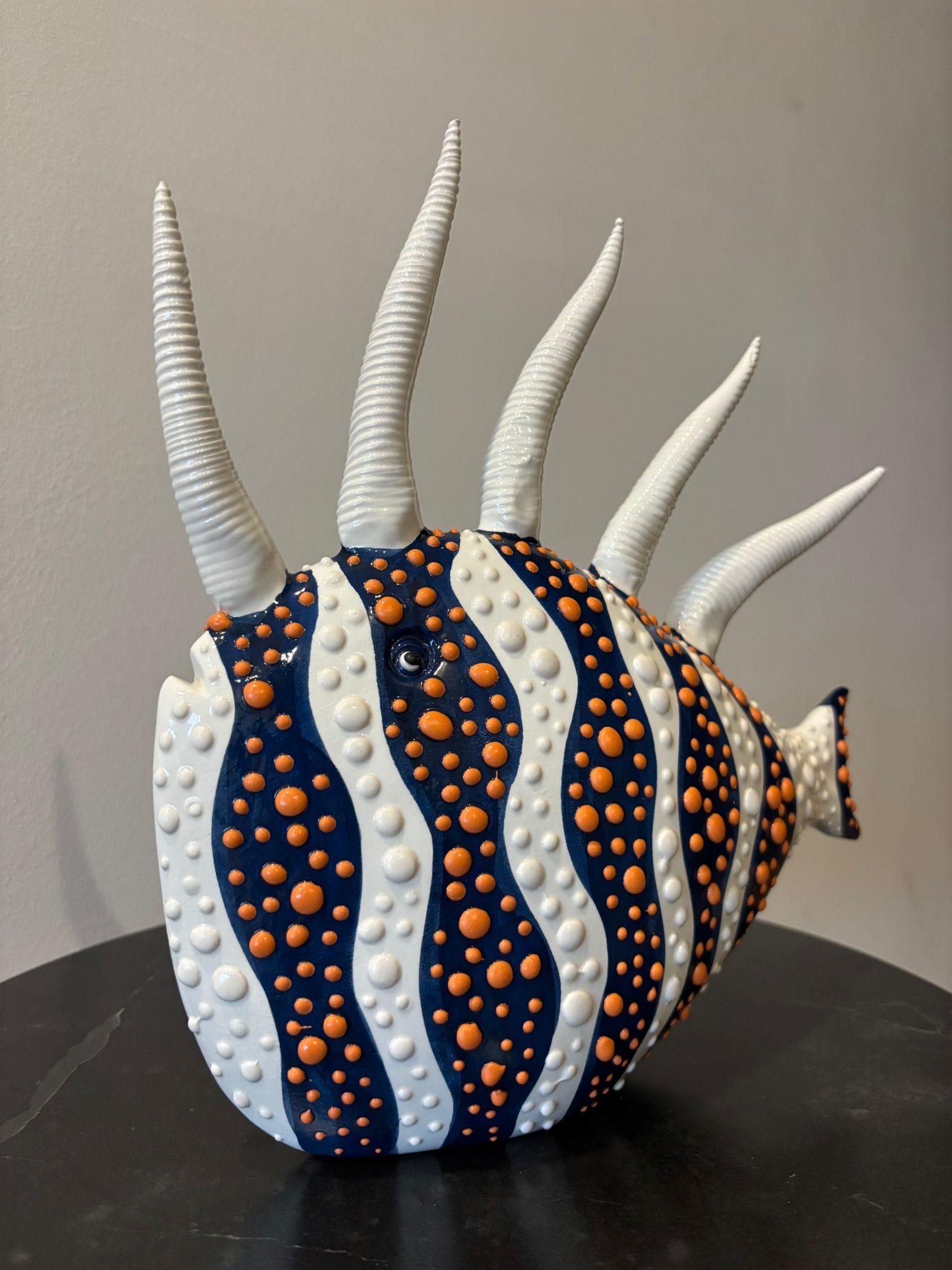 MOSCHE BIANCHE est heureuse d'ajouter ces merveilleux poissons à sa Collectional. Les poissons sont tous fabriqués à la main et sur mesure : choisissez les couleurs et les formes qui vous plaisent ! Nos artisans peuvent également fabriquer sur