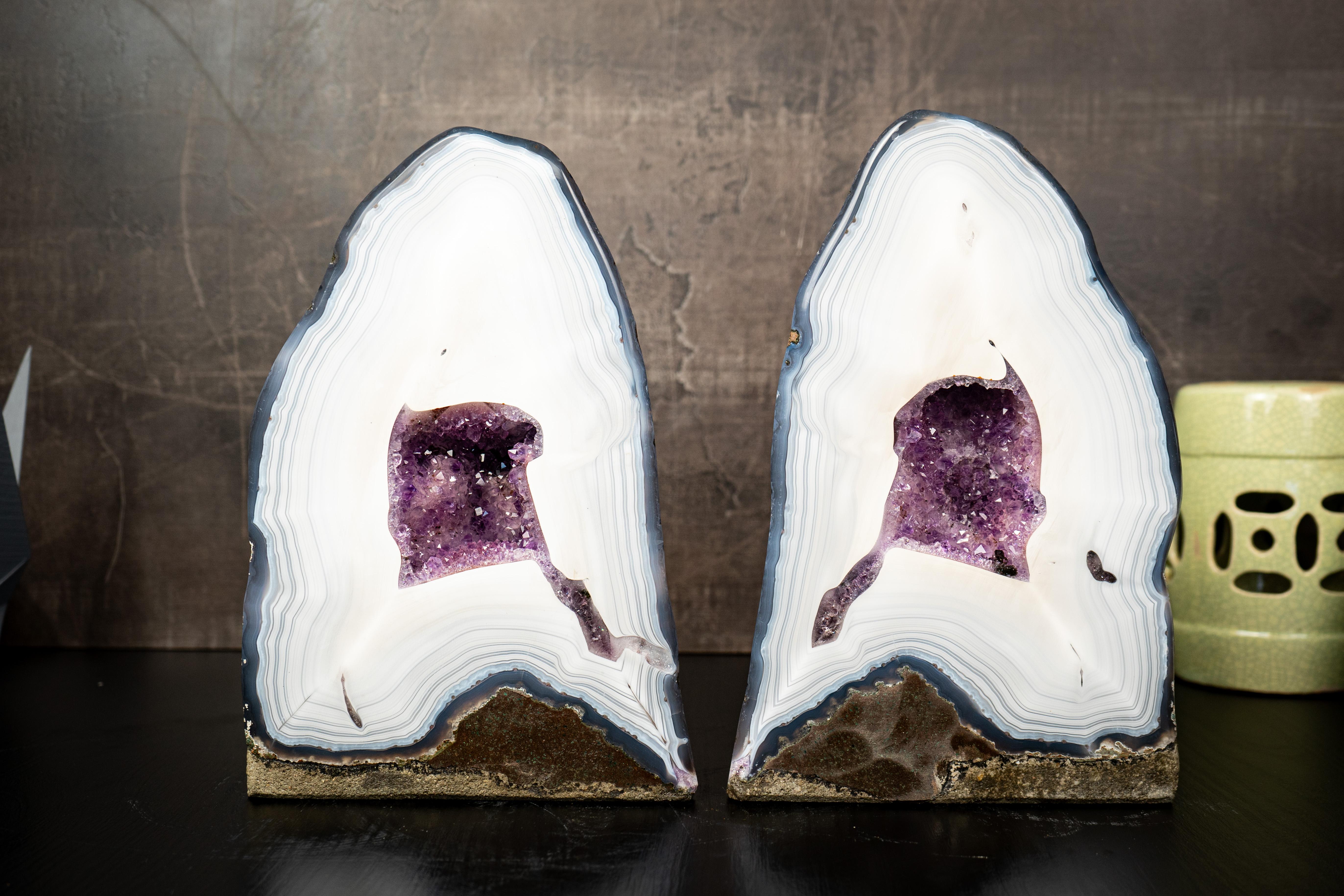Collection-Grade Pair of White Lace Agate Geodes with Violet Druzy Cave In New Condition For Sale In Ametista Do Sul, BR