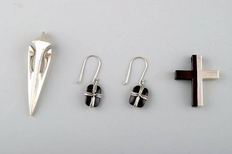 Collection Jewelry of Sterling Silver, Five Rings, Two Pendants, Two