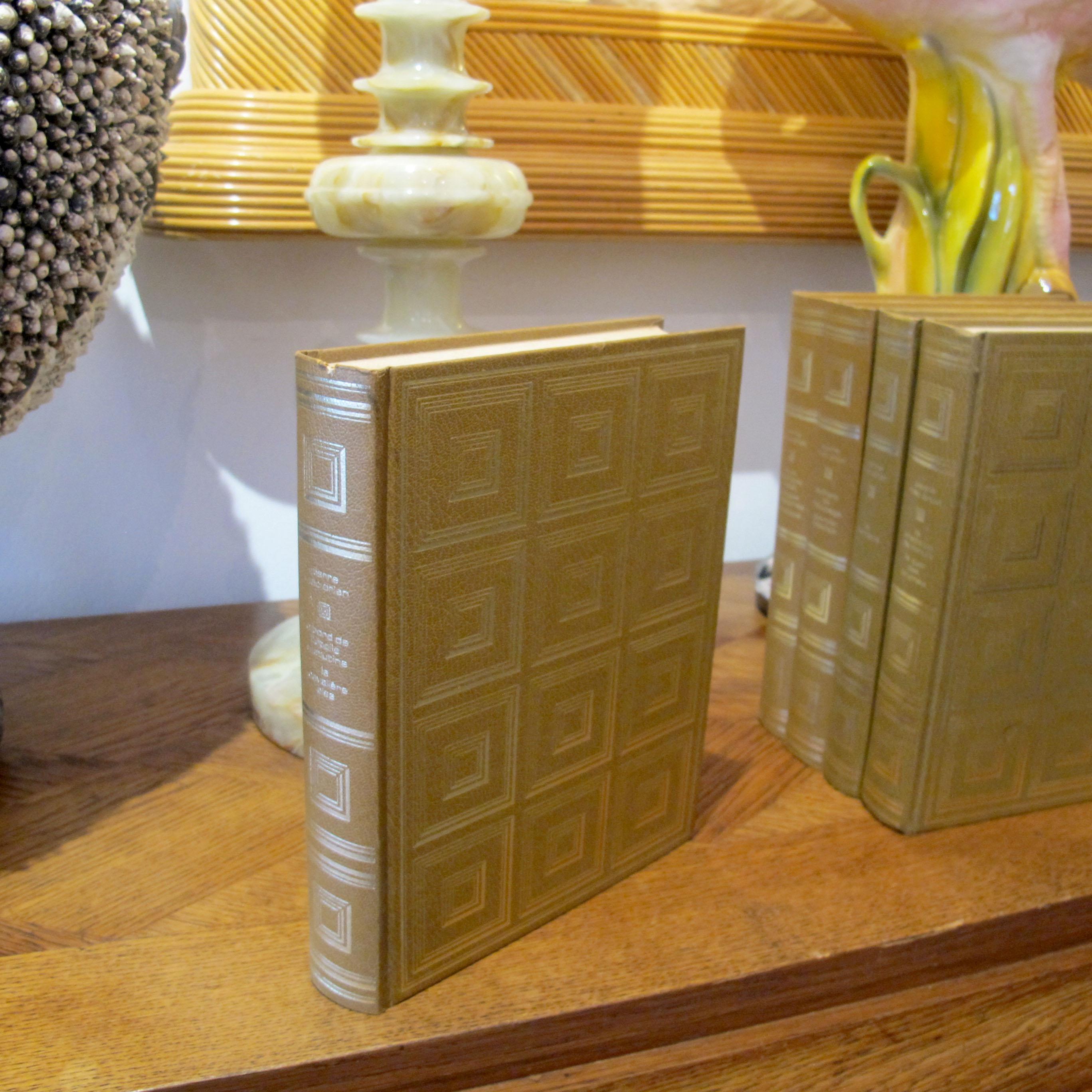 Collection of 10 Decorative Hardback Books – Marcel Aymé & Pierre Mac Orlan en venta 1