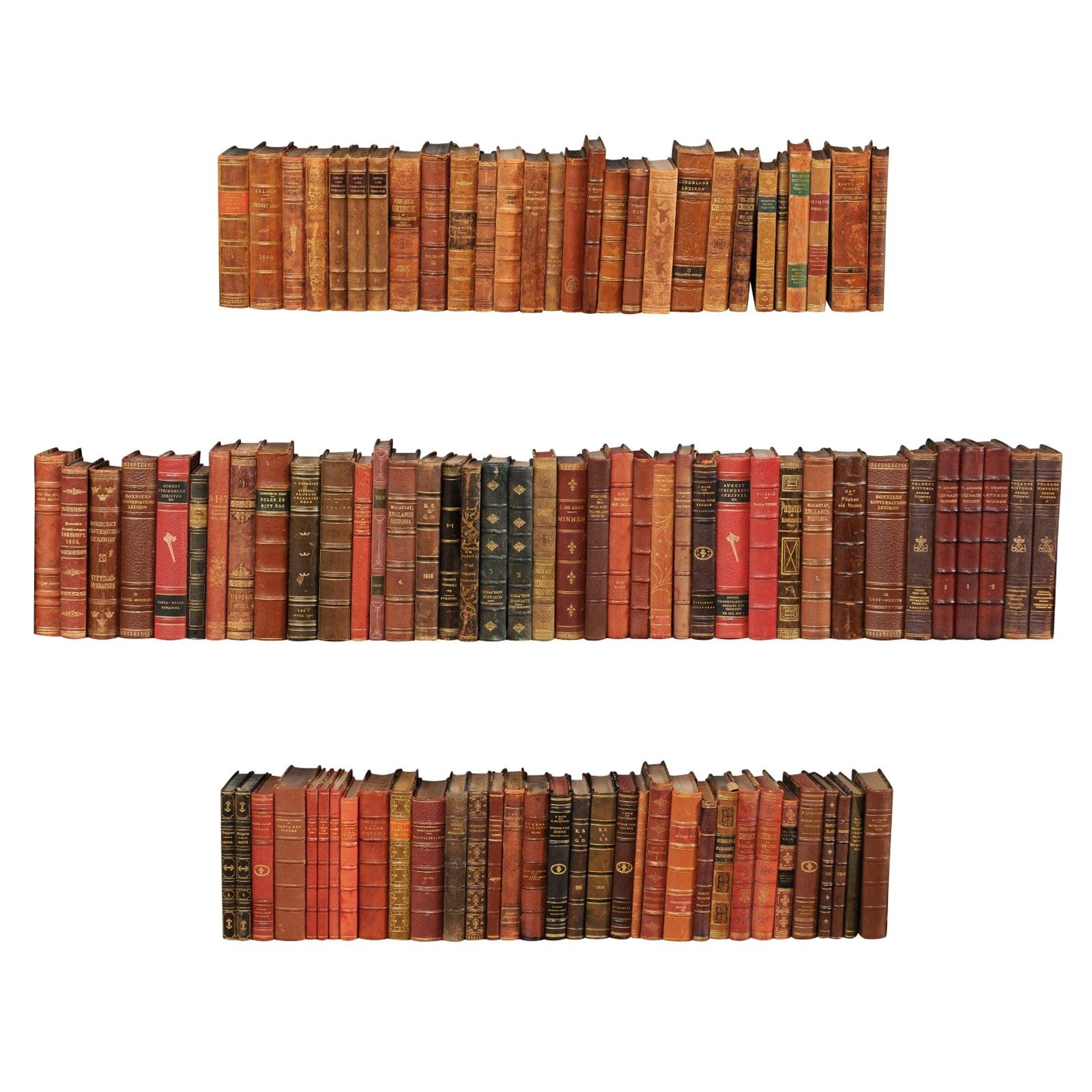 Kollektion von 100 schwedischen, antiken, ledergebundenen Büchern, Run for Bookshelves im Angebot