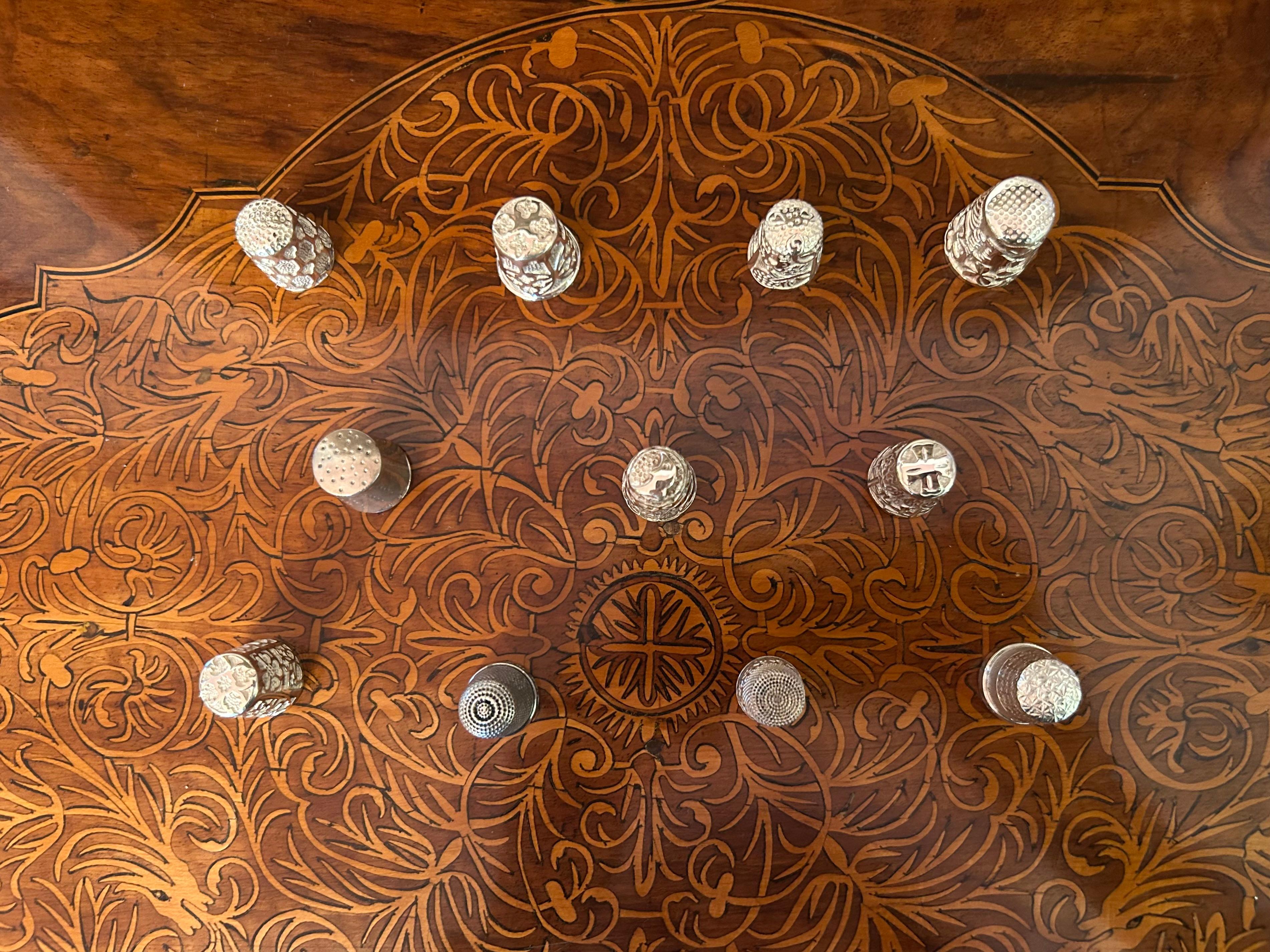 Collection of 11 English Silver Thimbles In Good Condition For Sale In Toronto, CA
