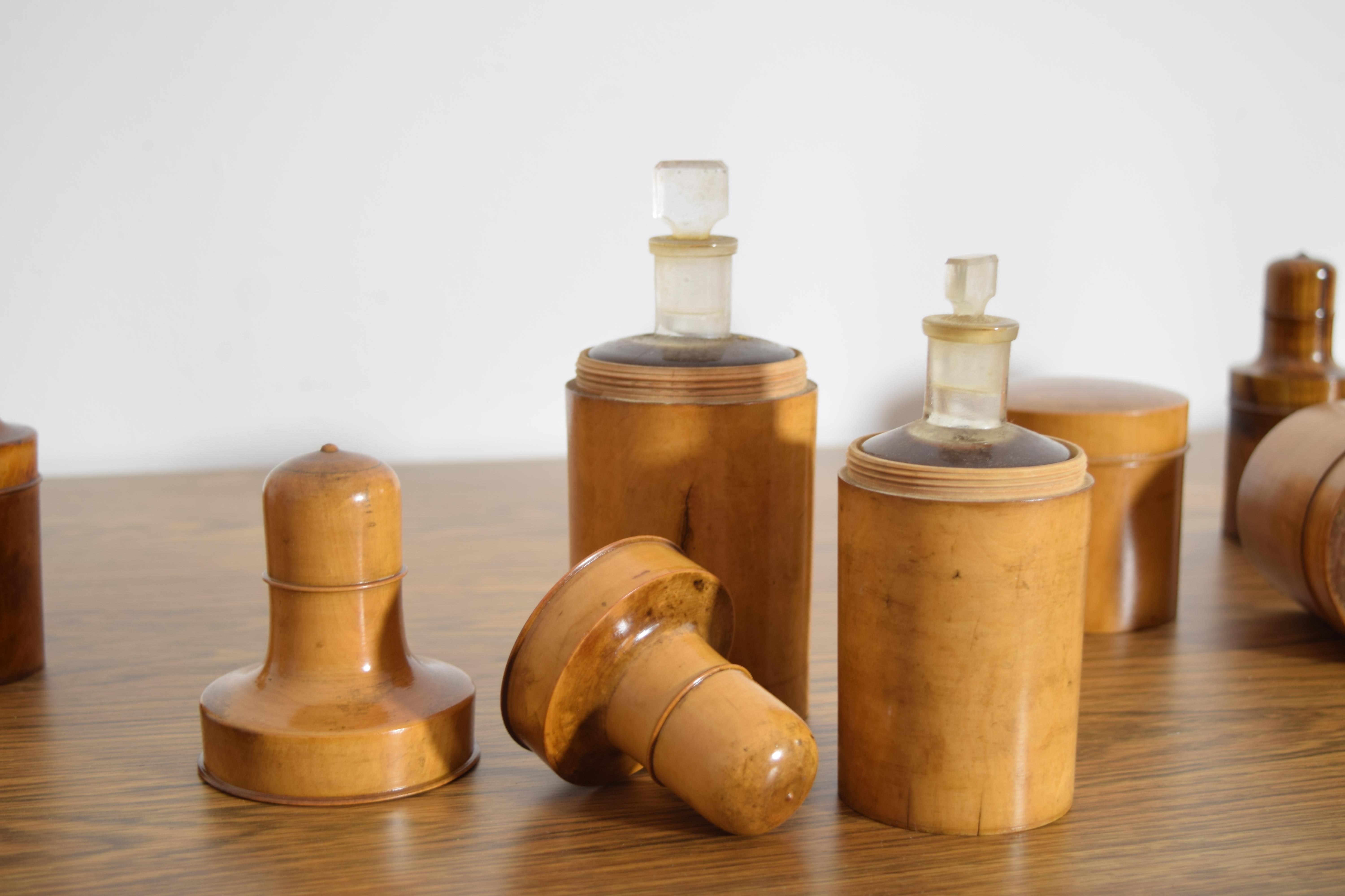 Collection'S di 12 contenitori per cosmetici in acero neoclassici francesi, 2°q XIX secolo in vendita 1