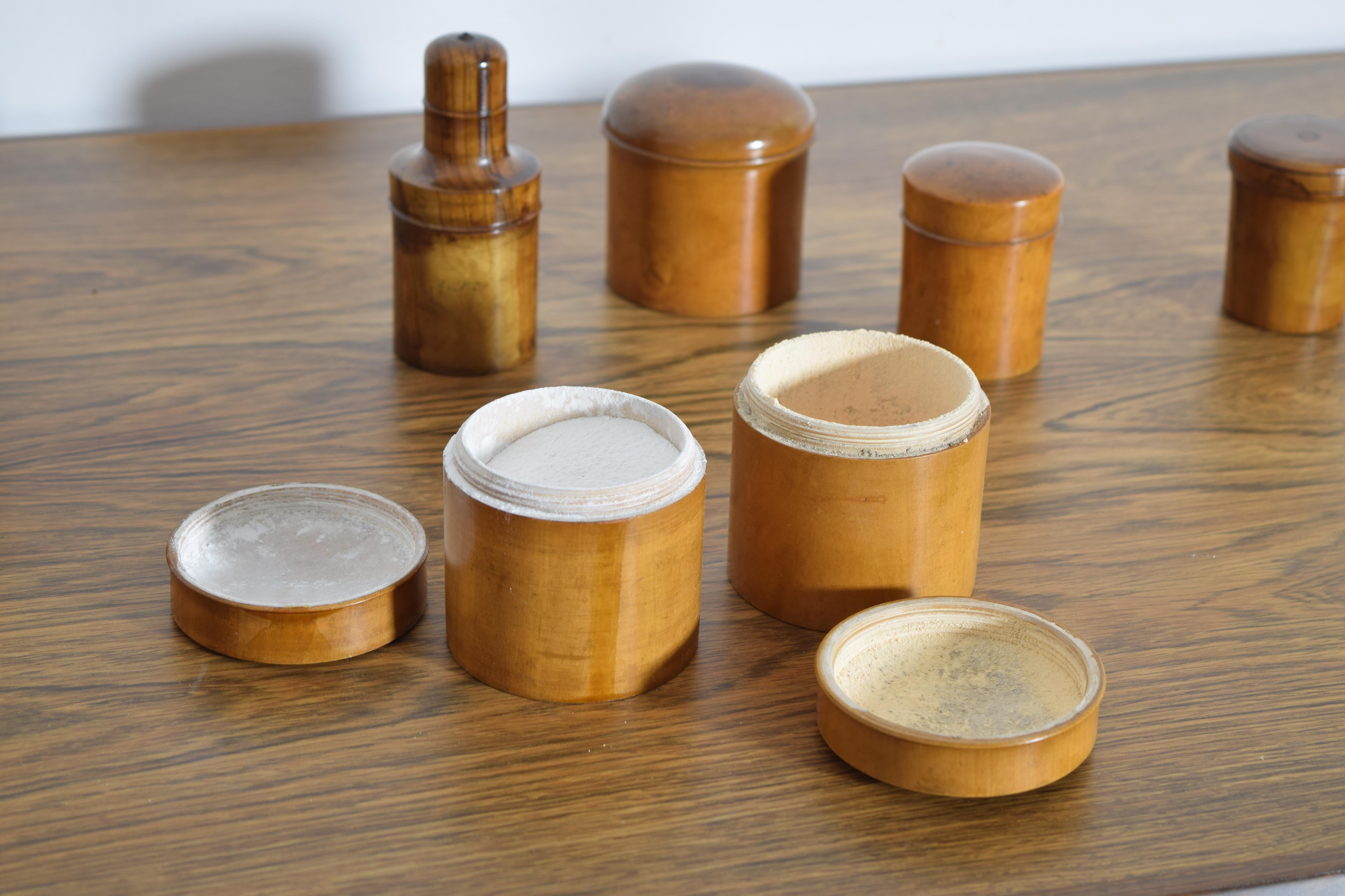 Collection'S di 12 contenitori per cosmetici in acero neoclassici francesi, 2°q XIX secolo in vendita 2